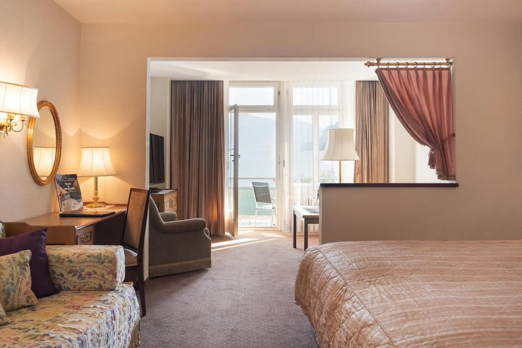 Photo of the whole room, Bed in Seiler au Lac