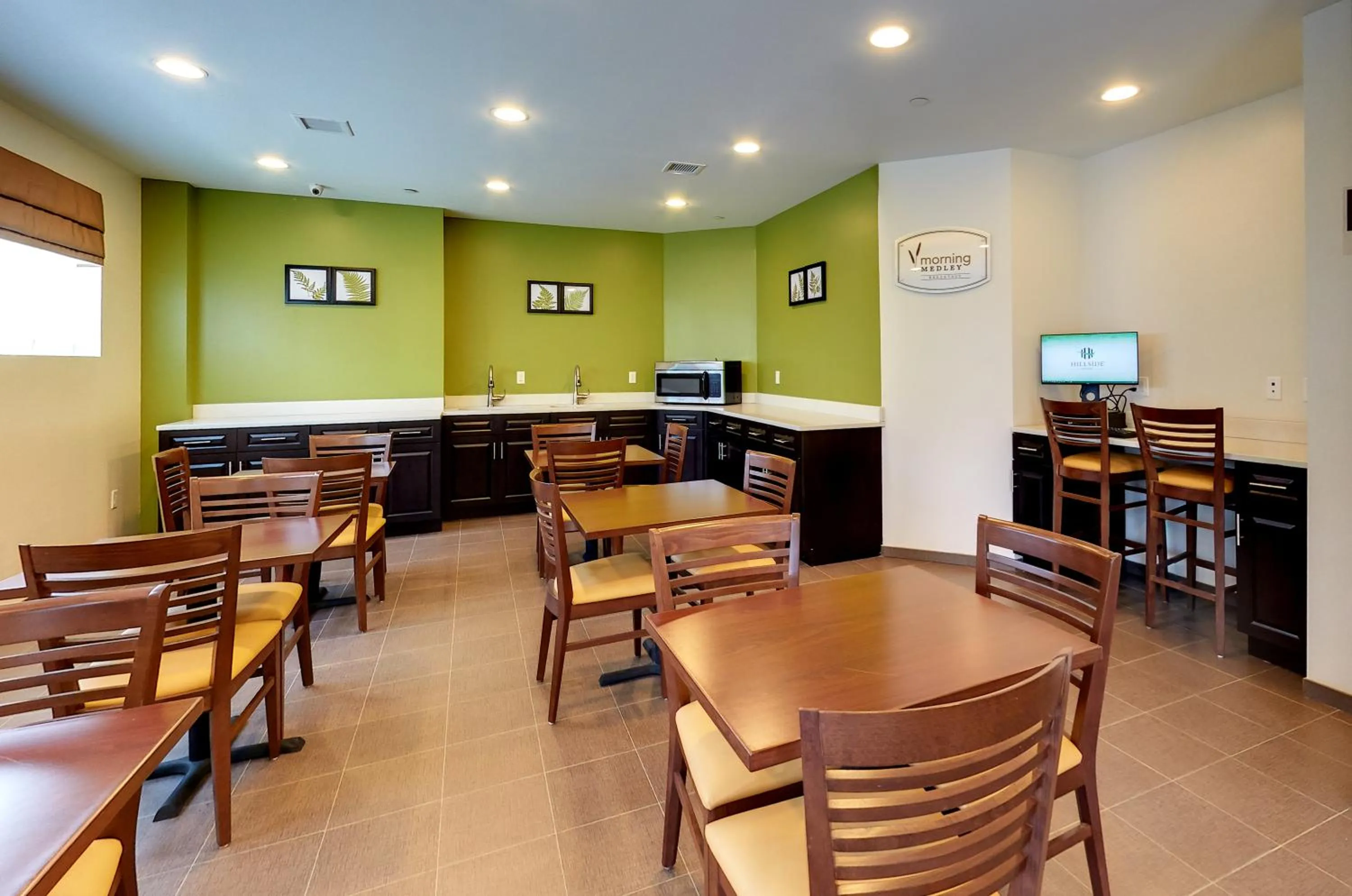 Business facilities, Restaurant/Places to Eat in Hillside Hotel