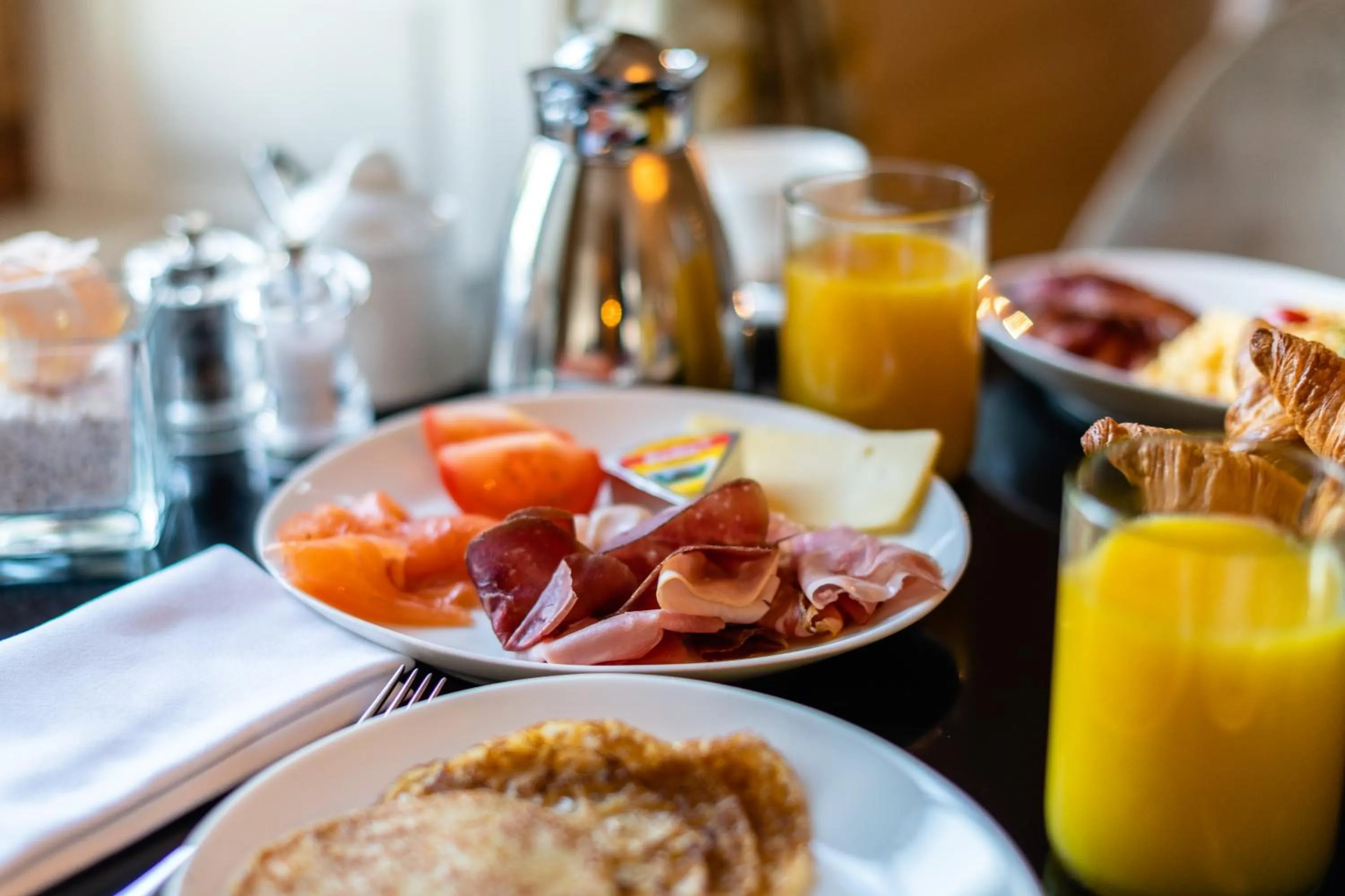 Breakfast in Hostellerie Le Petit Manoir