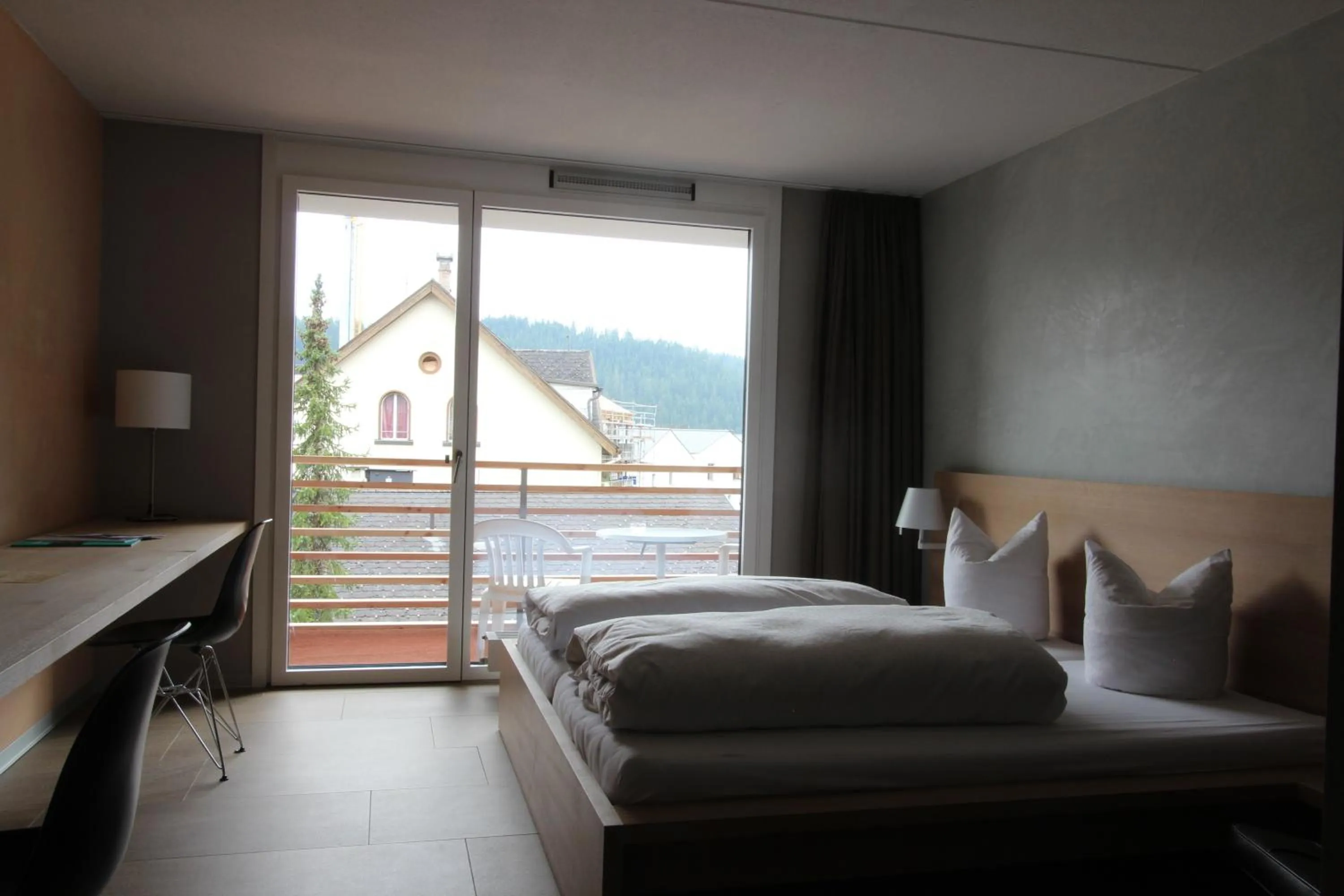Bedroom, Bed in Hotel des Alpes