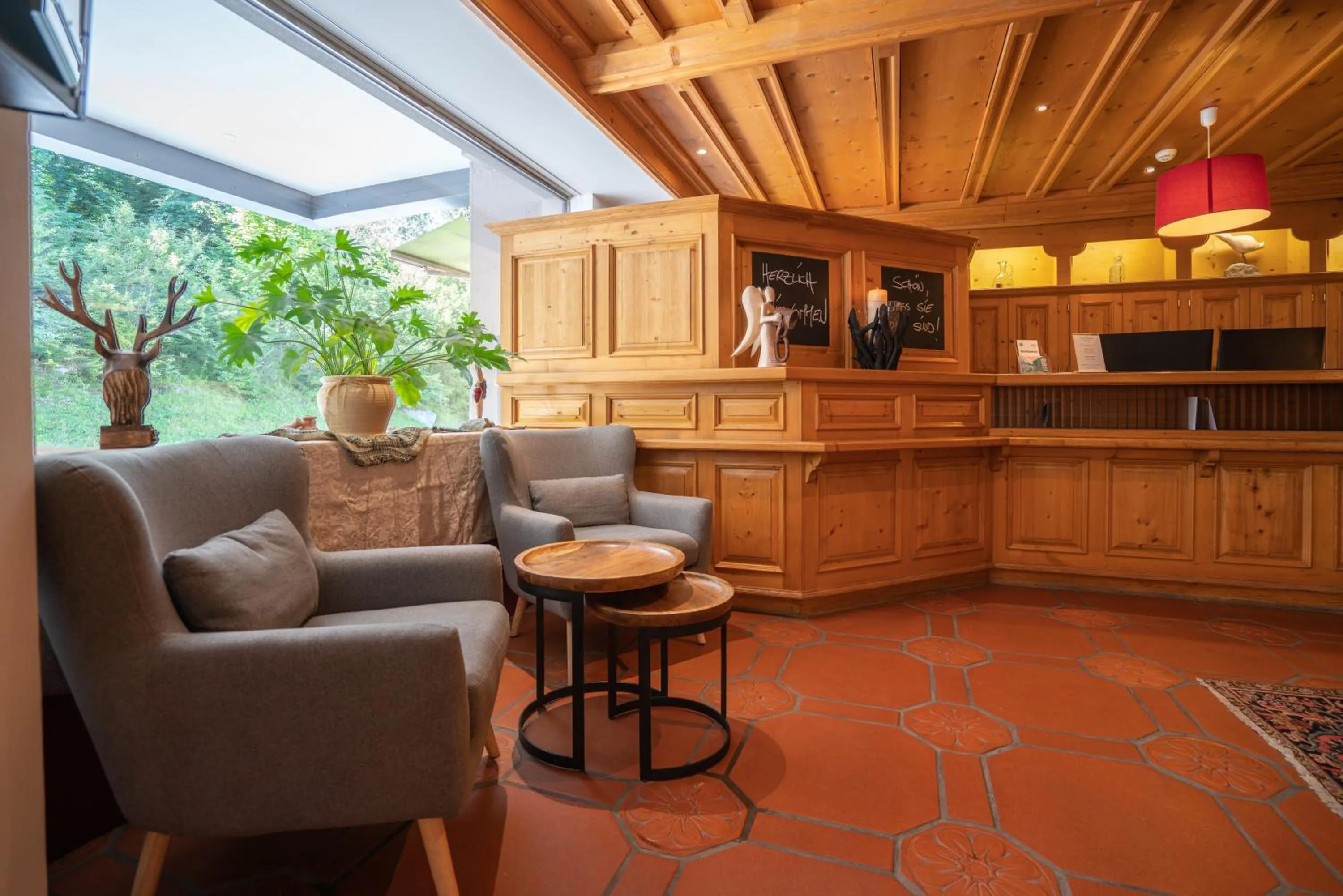 Lobby or reception in Hotel des Alpes