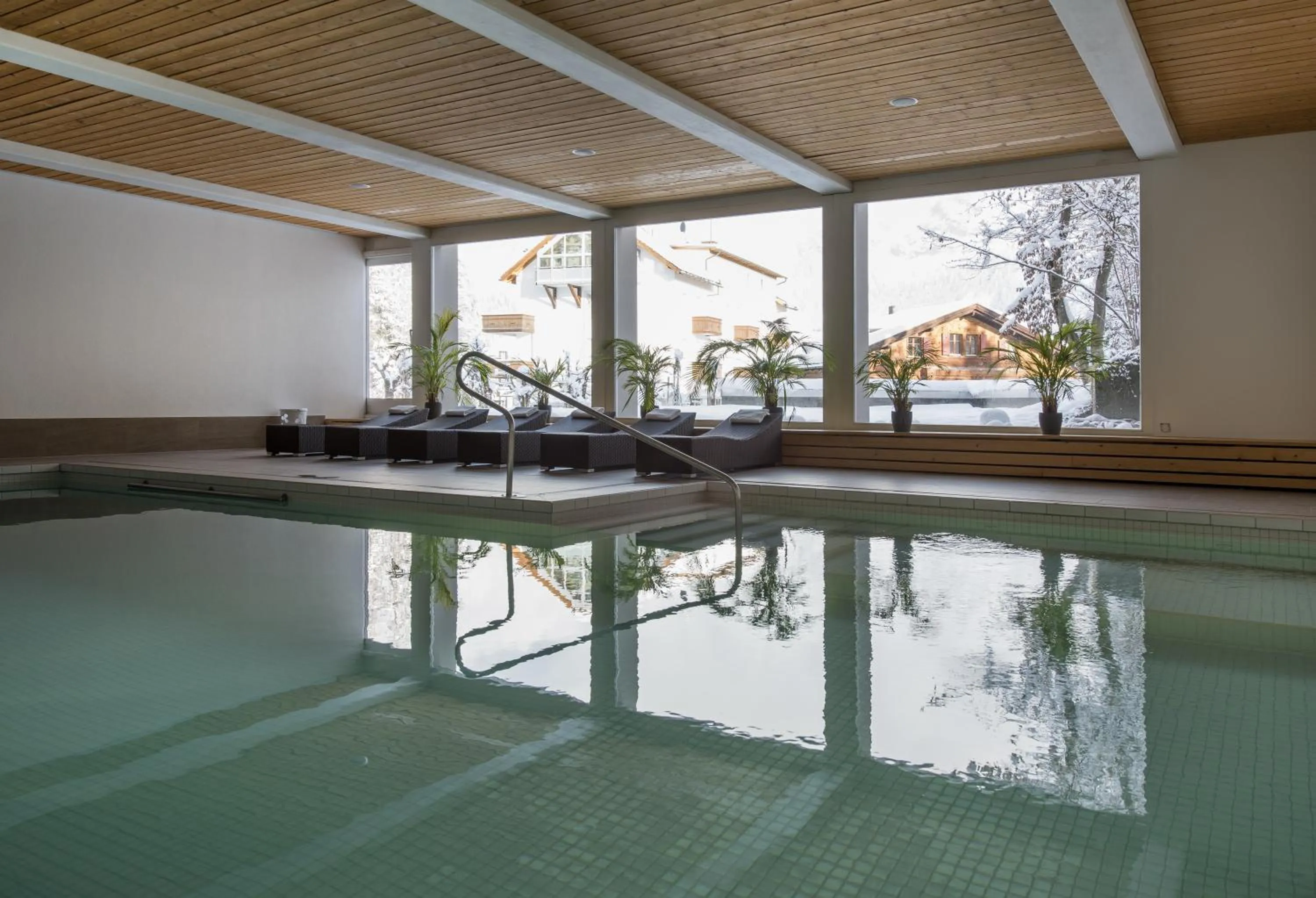 Swimming pool in Hotel des Alpes