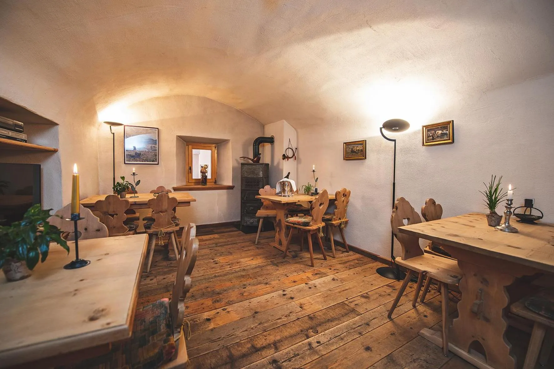 Communal lounge/ TV room in Hotel Post Sils Maria