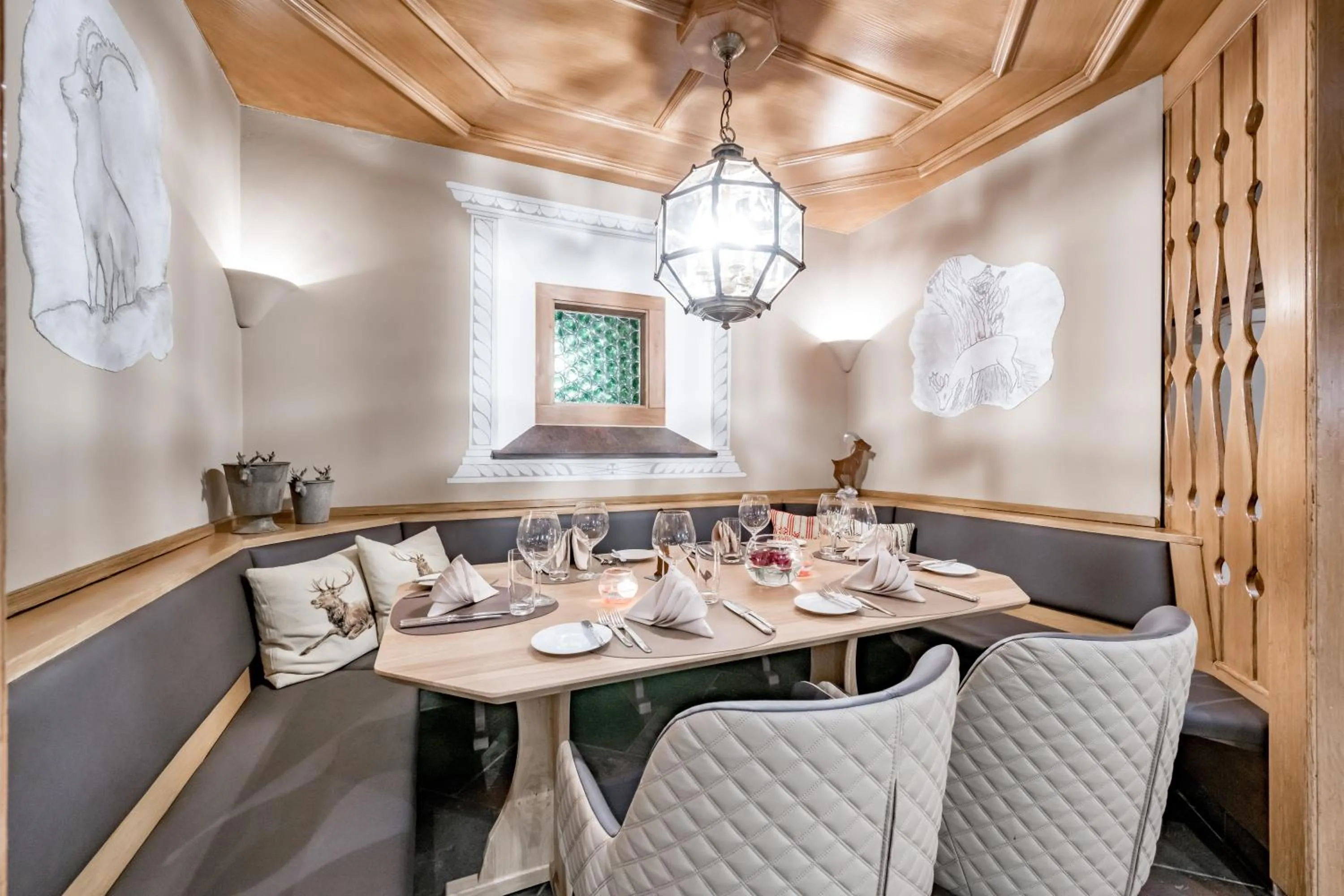 Restaurant/places to eat in Hotel Post Sils Maria