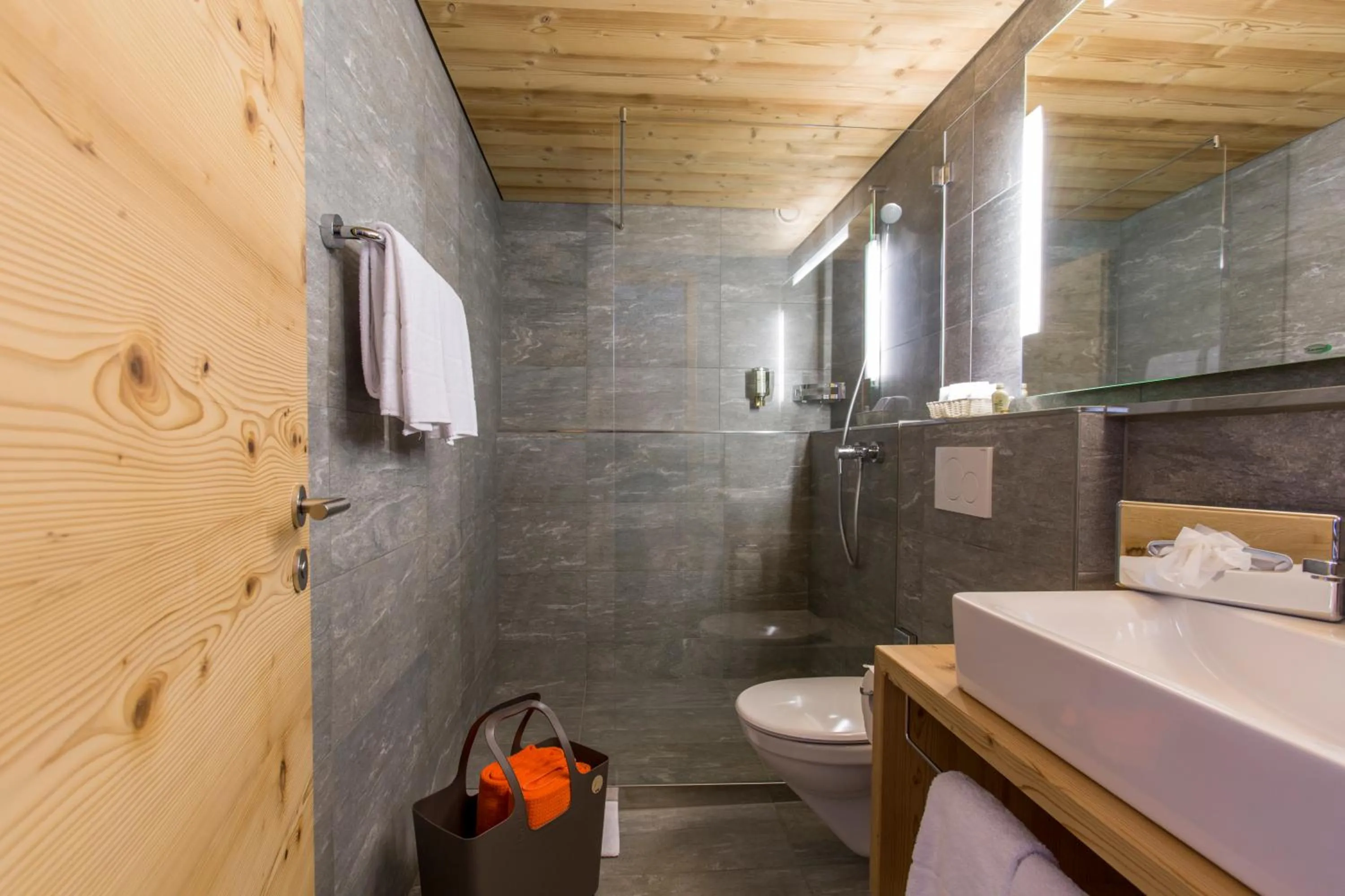 Bathroom in Hotel Rovanada Wellness & BergNatur