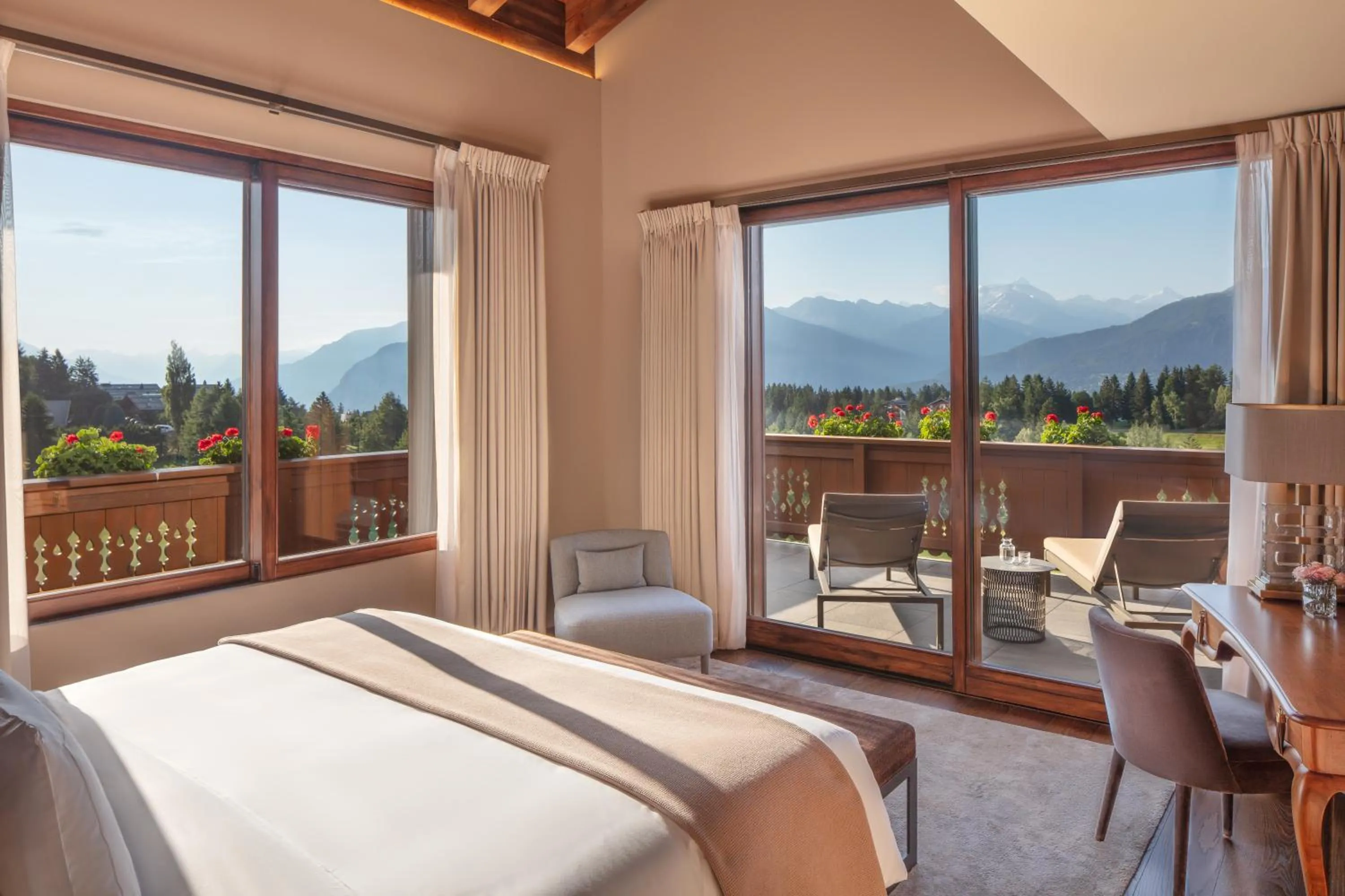 Summer, Bed in Guarda Golf Hotel & Residences