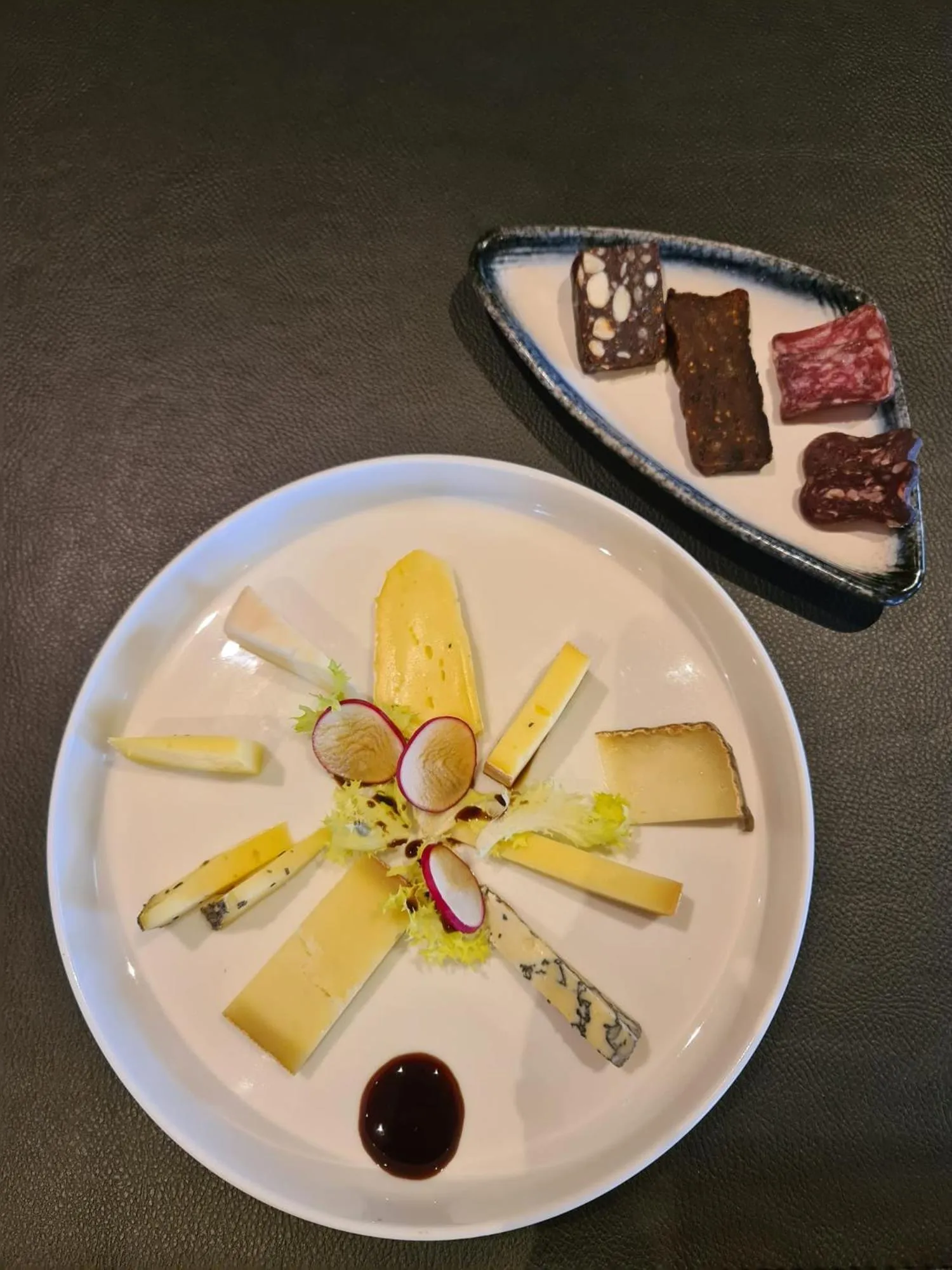 Restaurant/places to eat in Hotel-Restaurant Bellevue