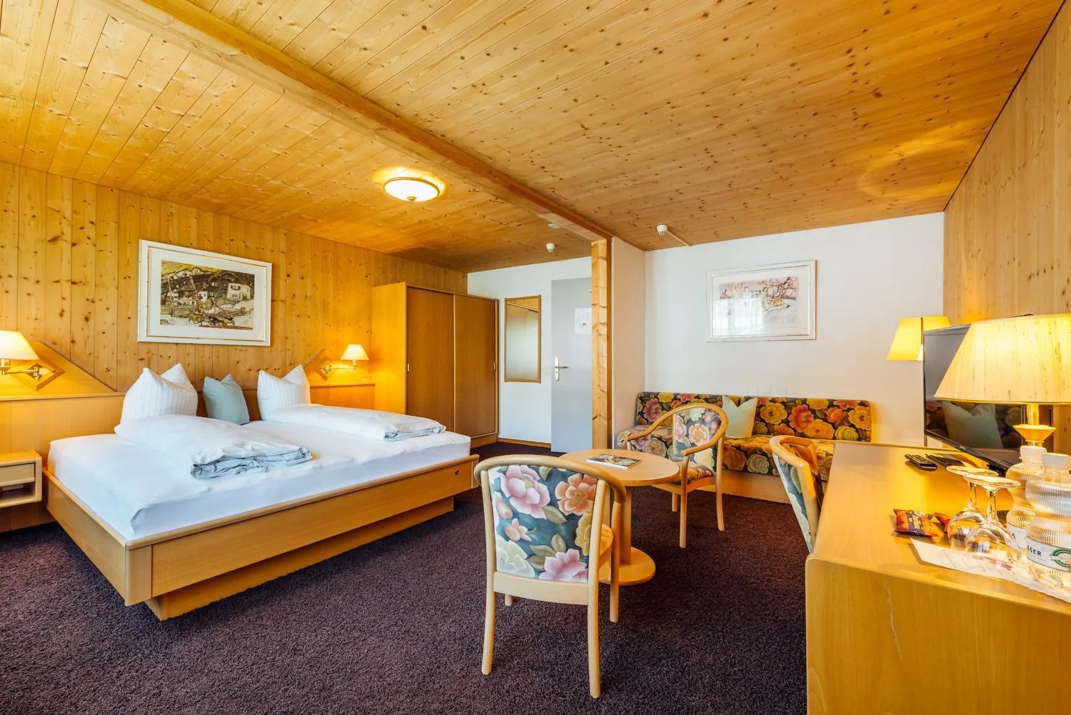 Photo of the whole room, Bed in Hotel-Restaurant Bellevue