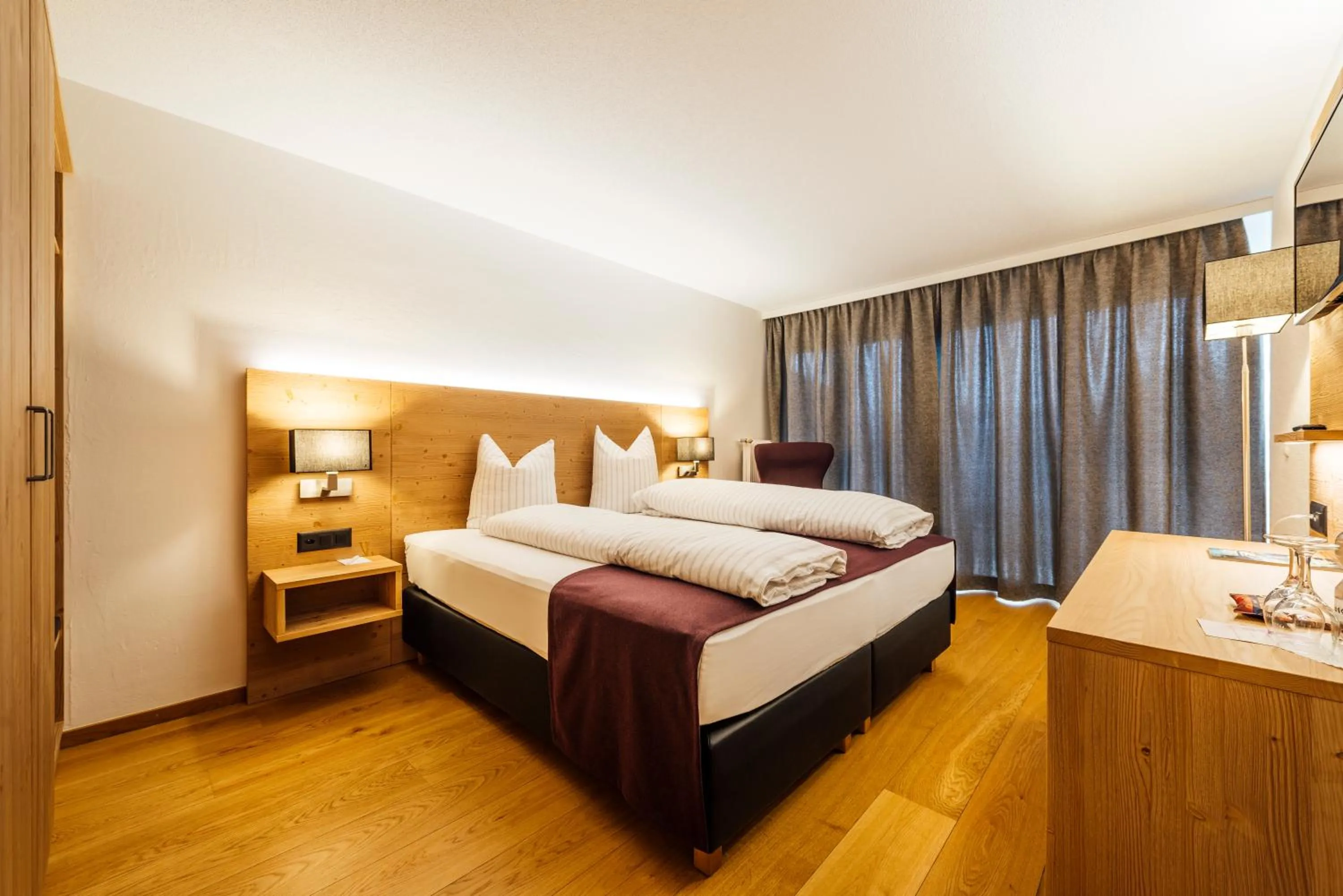 Bedroom, Bed in Hotel-Restaurant Bellevue