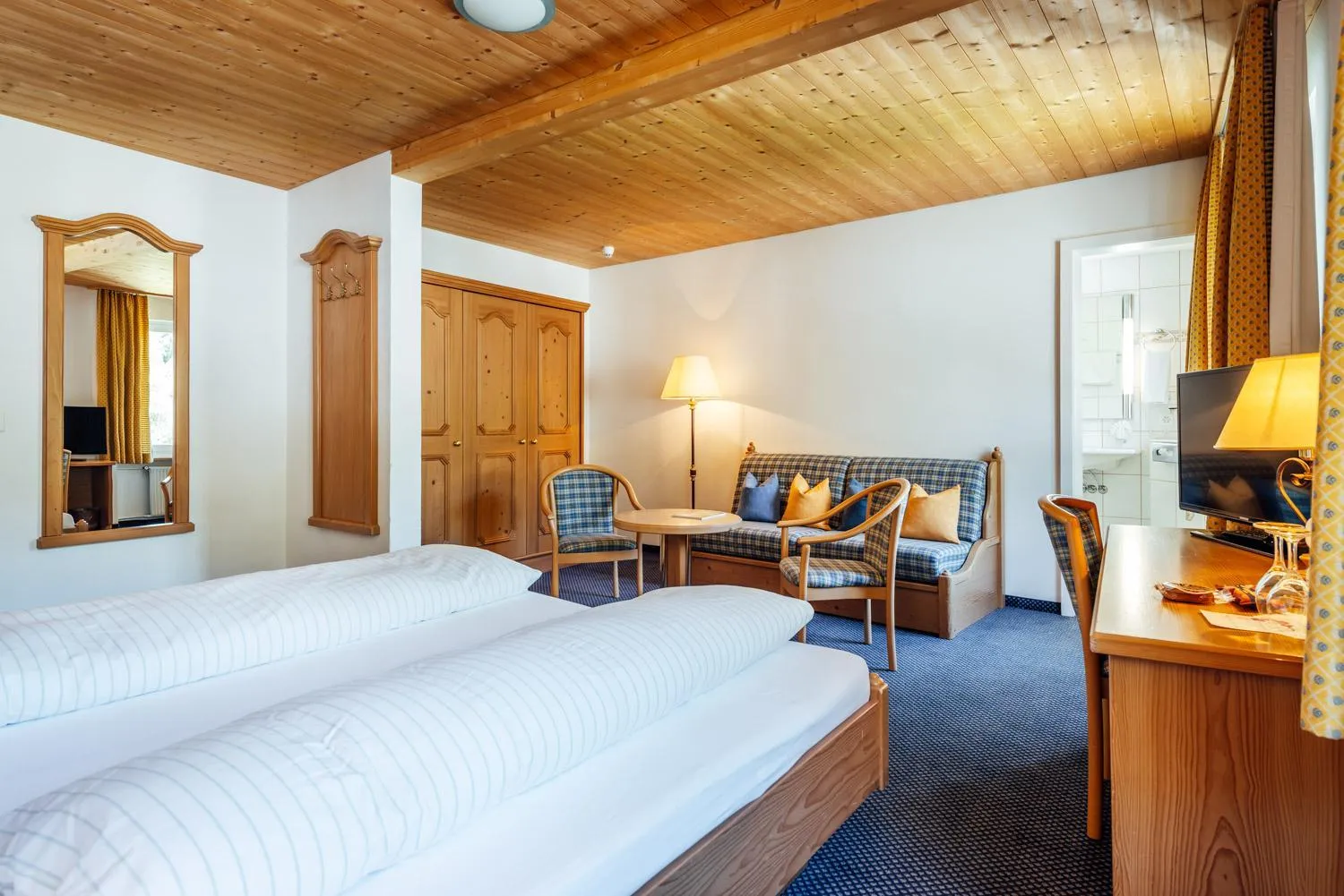 Photo of the whole room, Bed in Hotel-Restaurant Bellevue