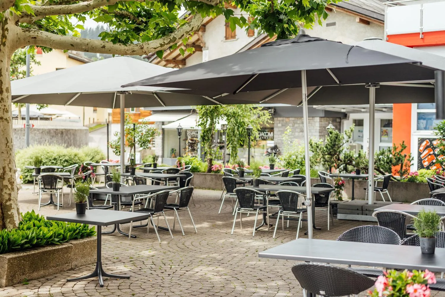 Patio in Hotel-Restaurant Bellevue