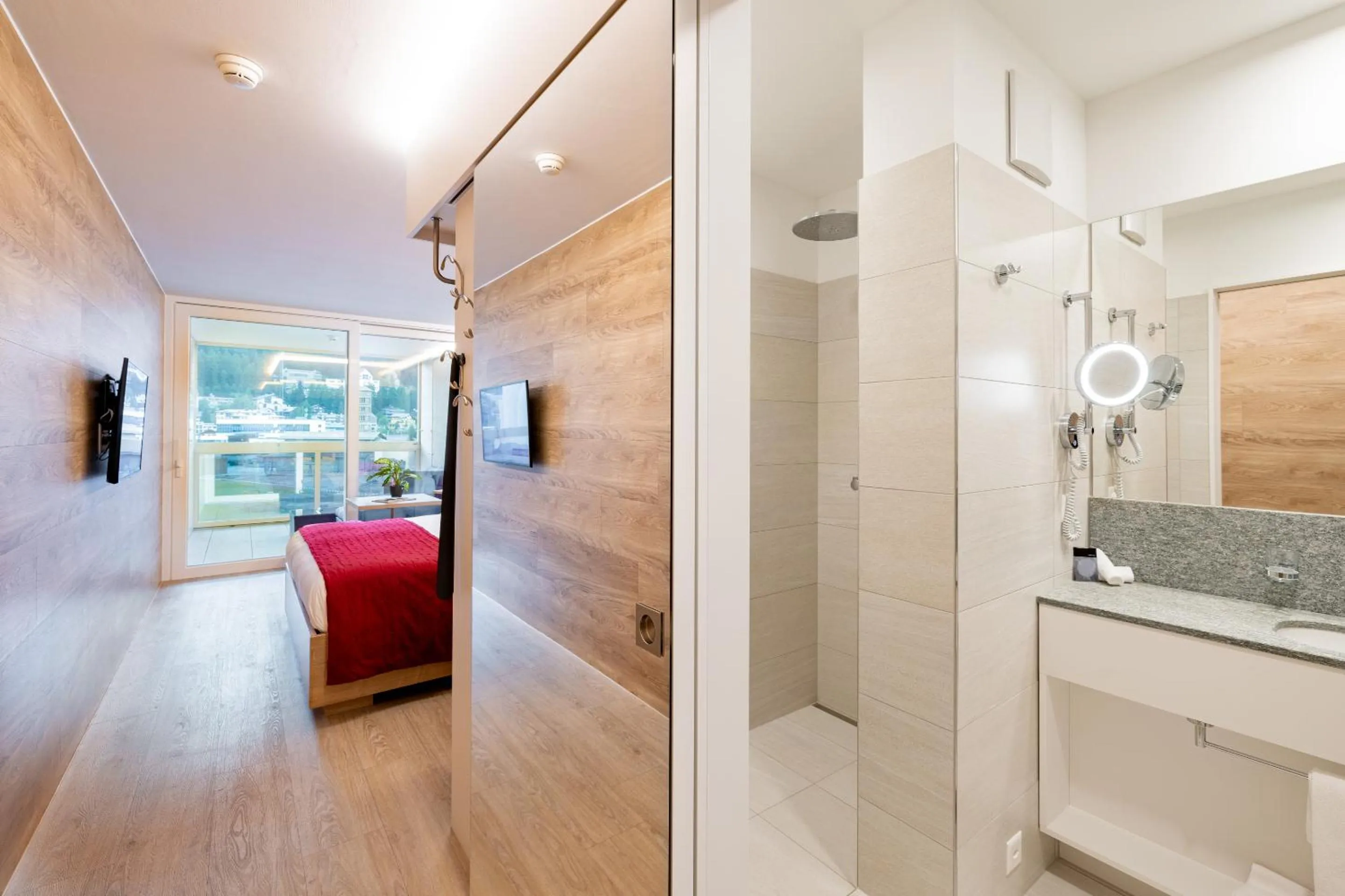 Shower in Hotel Sonne St. Moritz 3* Superior