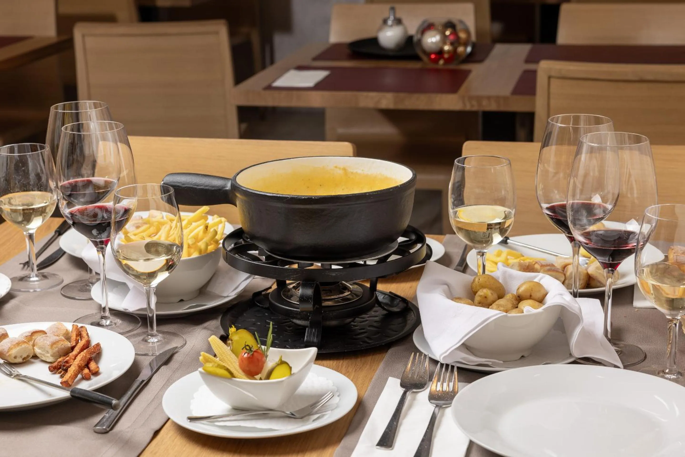 Restaurant/places to eat in Hotel Sonne St. Moritz 3* Superior