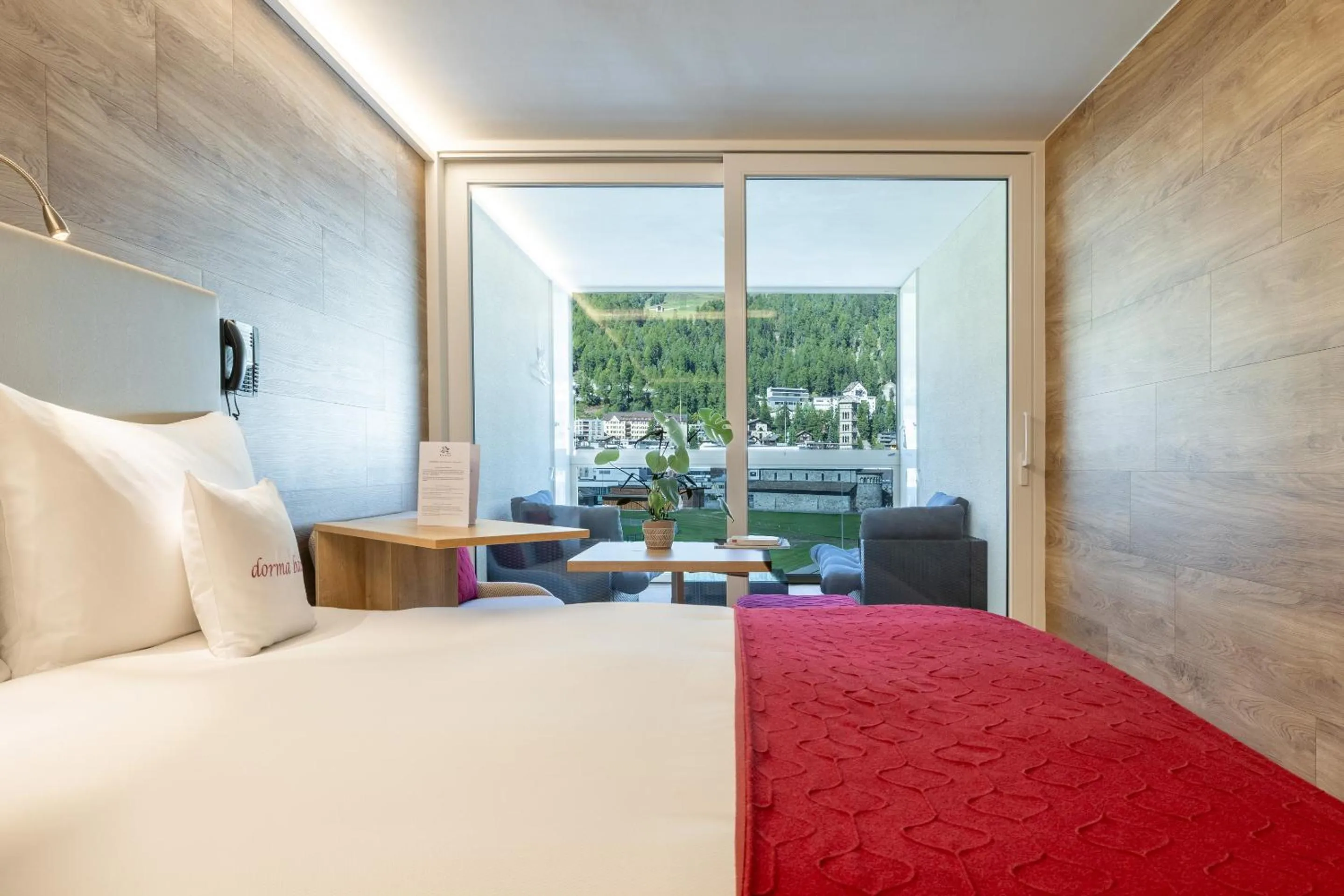 View (from property/room), Bed in Hotel Sonne St. Moritz 3* Superior