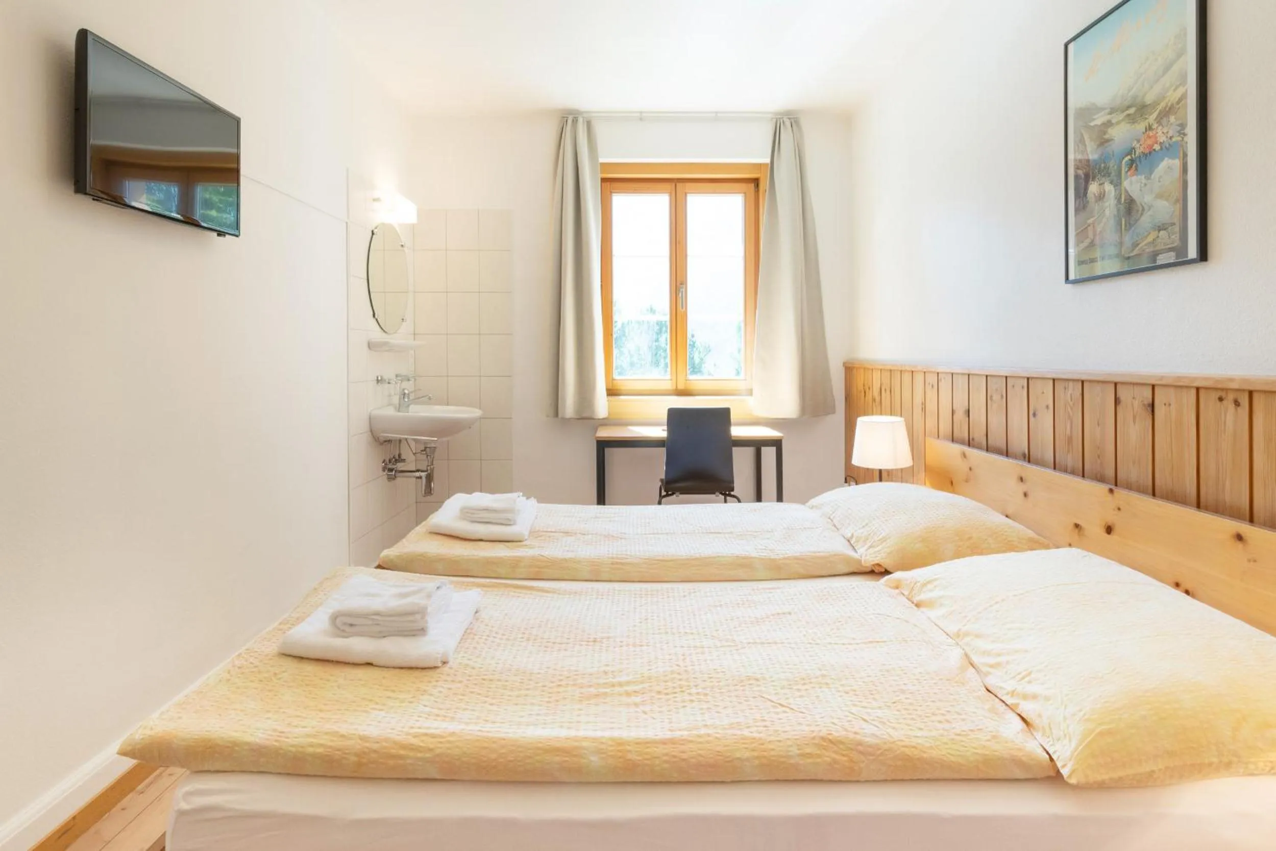 Photo of the whole room, Bed in Hostel by Randolins