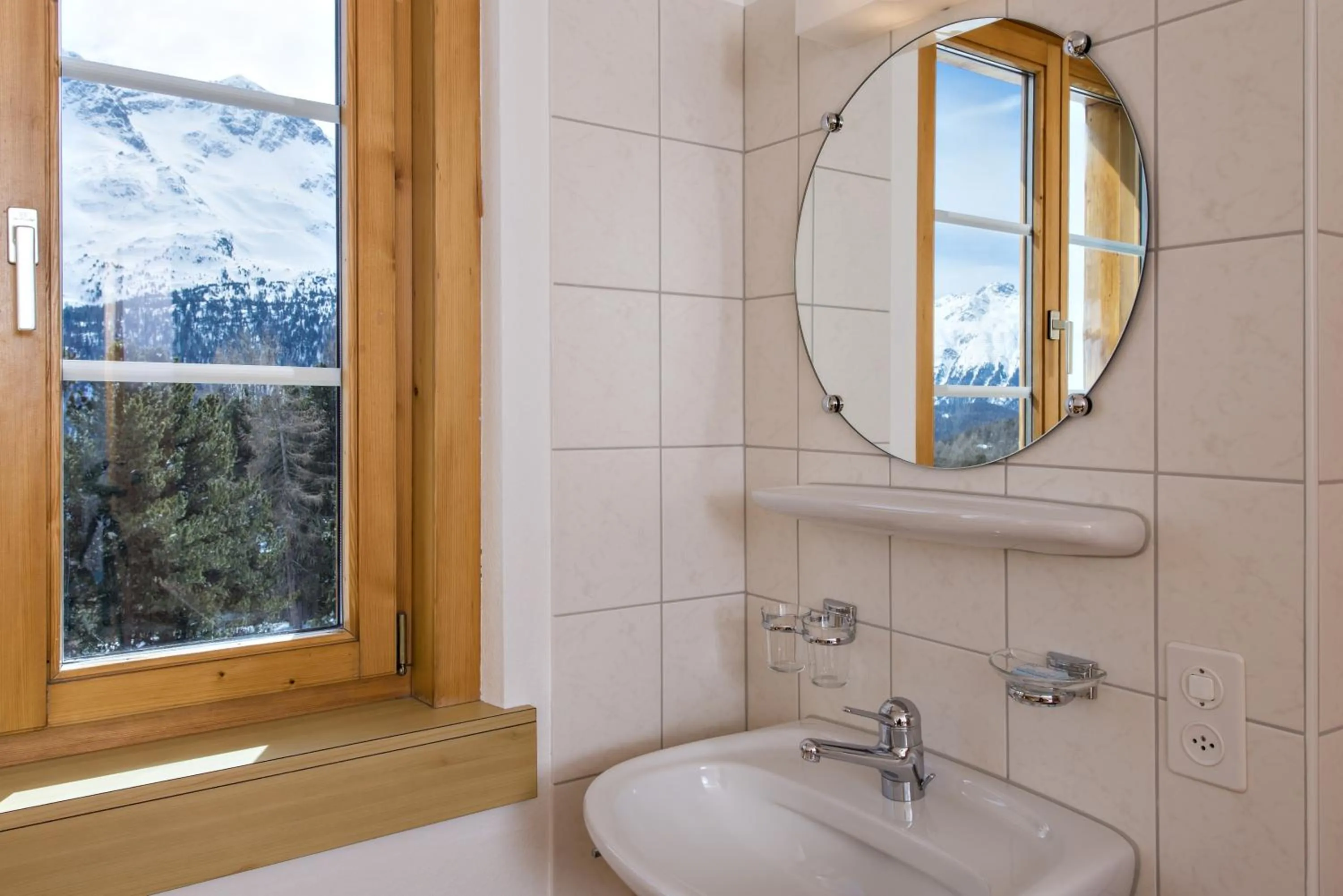 Bathroom in Hostel by Randolins