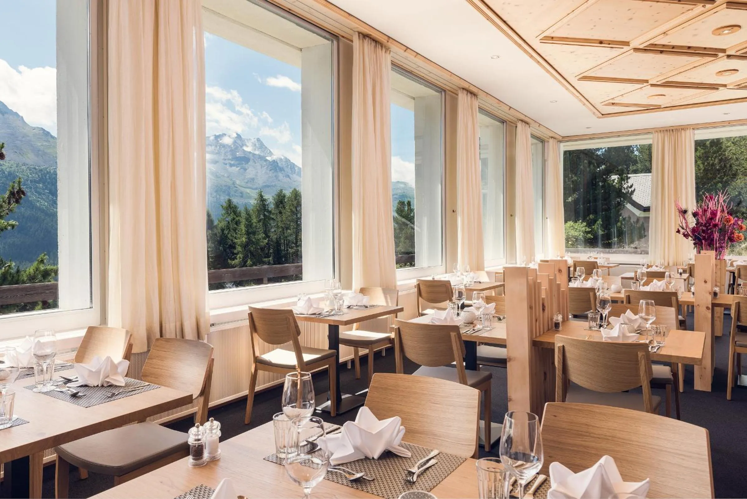 Restaurant/places to eat in Hostel by Randolins