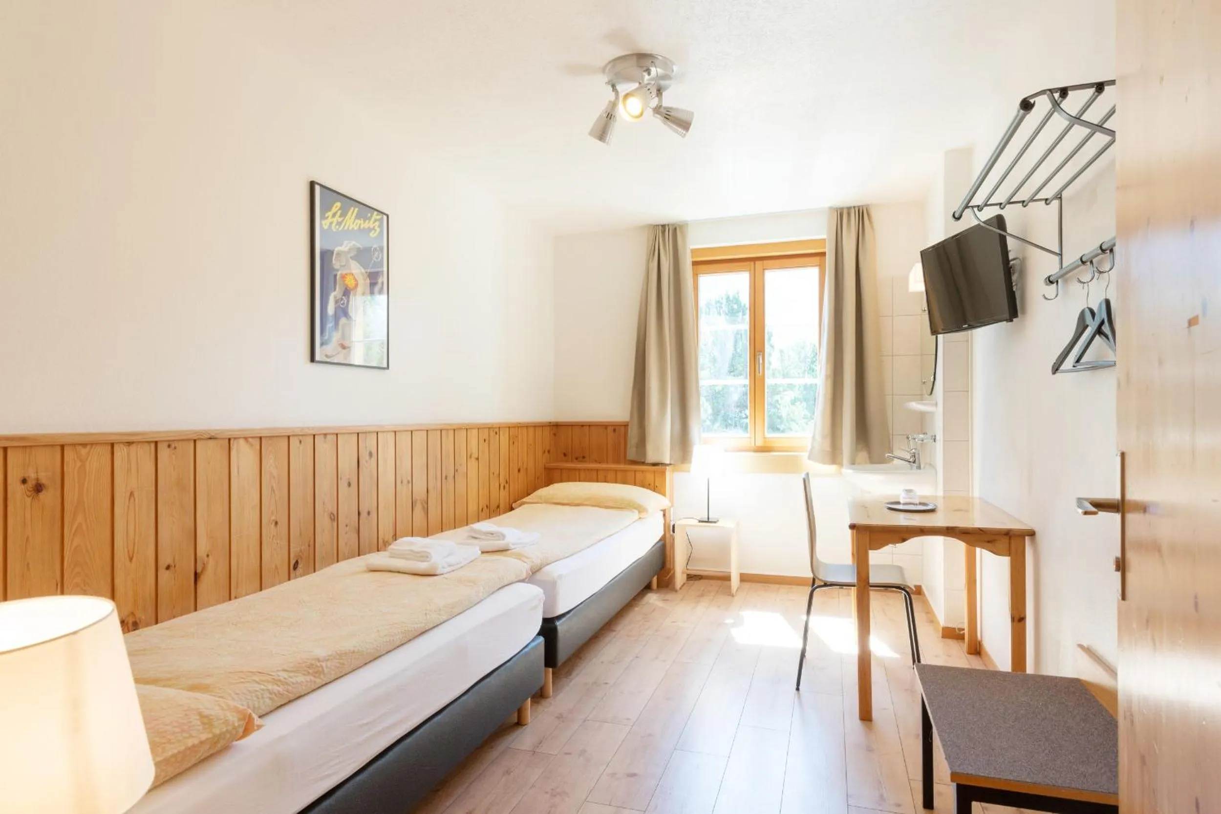 Photo of the whole room, Bed in Hostel by Randolins