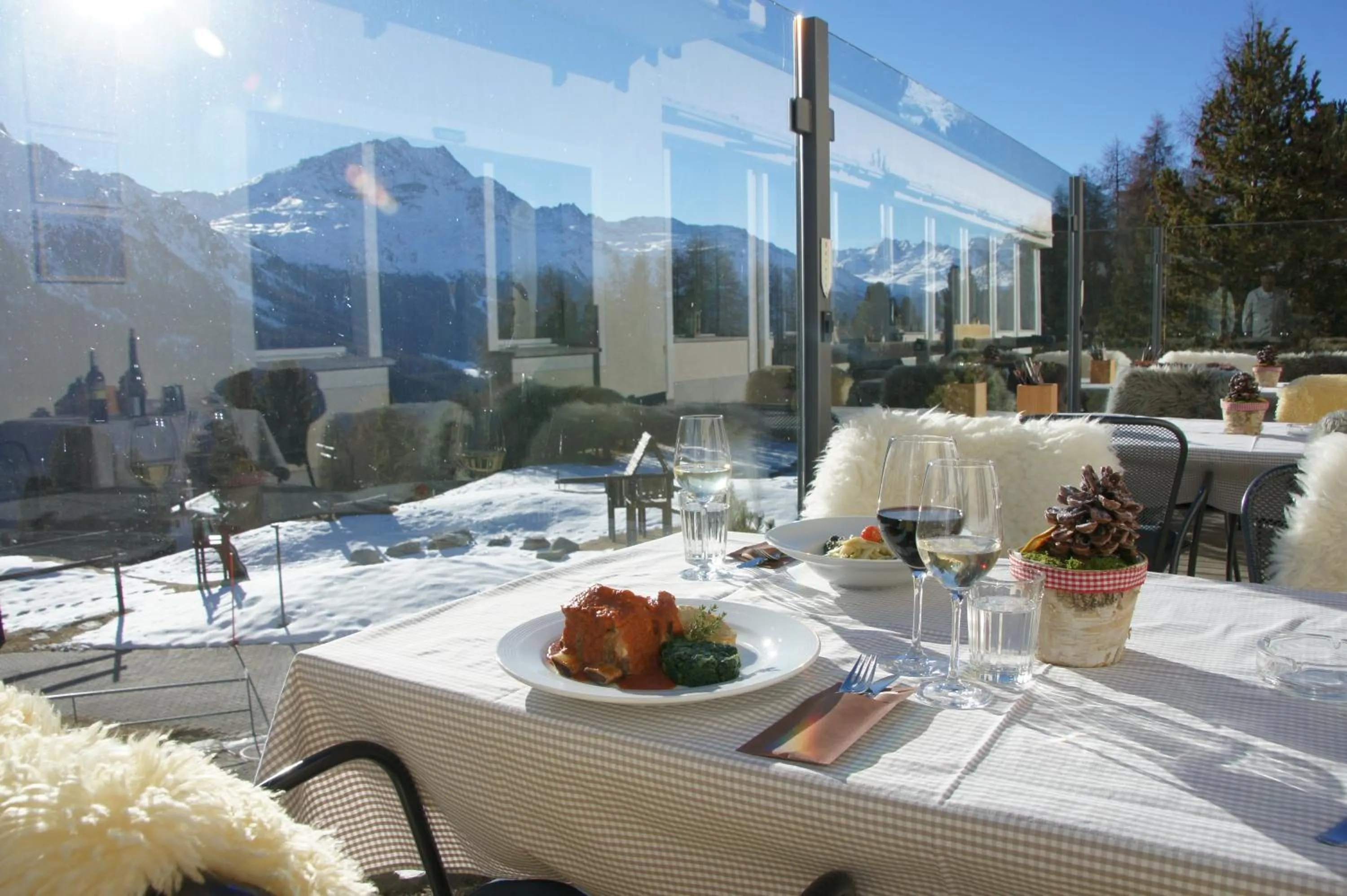 Food and drinks in Hostel by Randolins