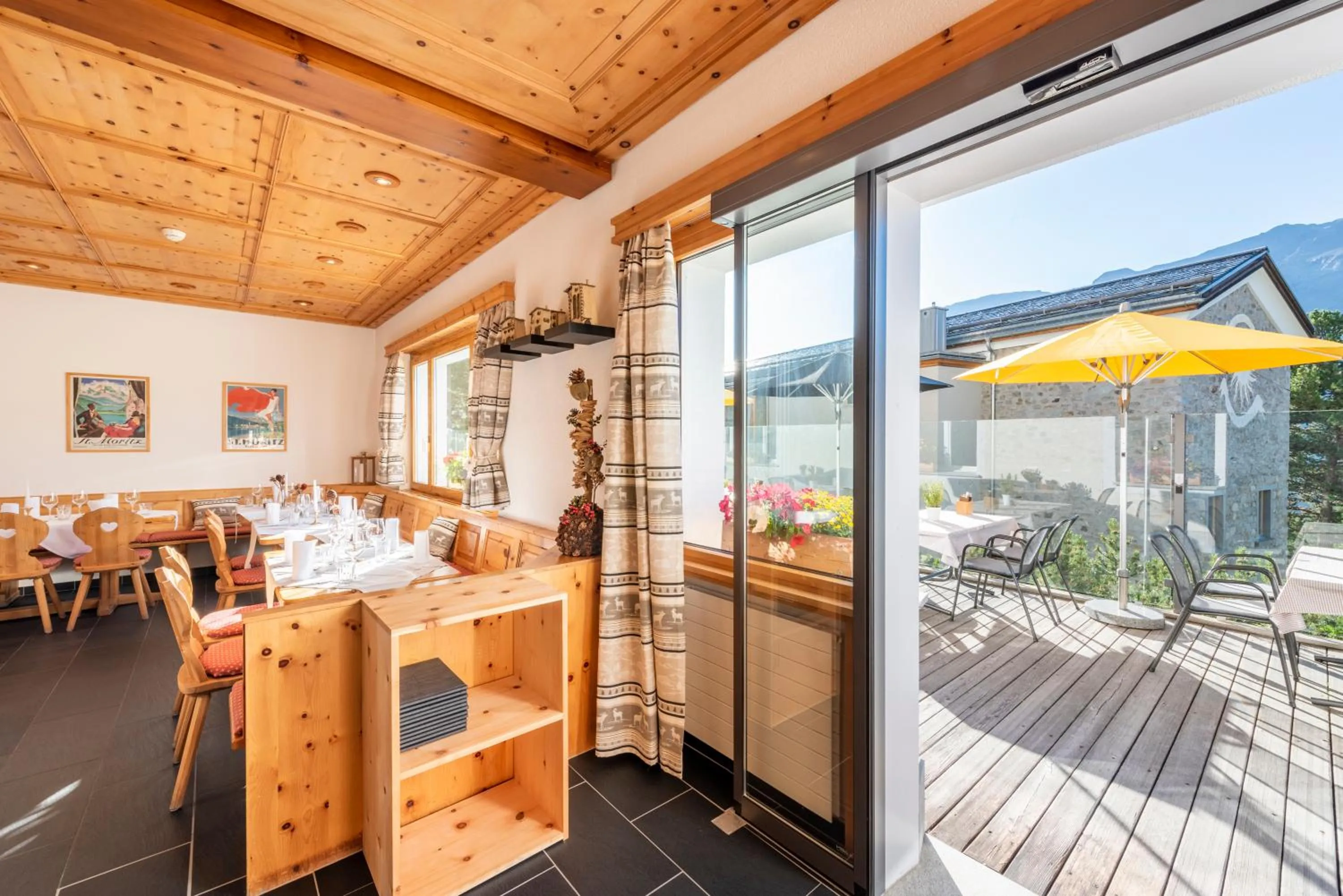 Restaurant/places to eat in Hostel by Randolins