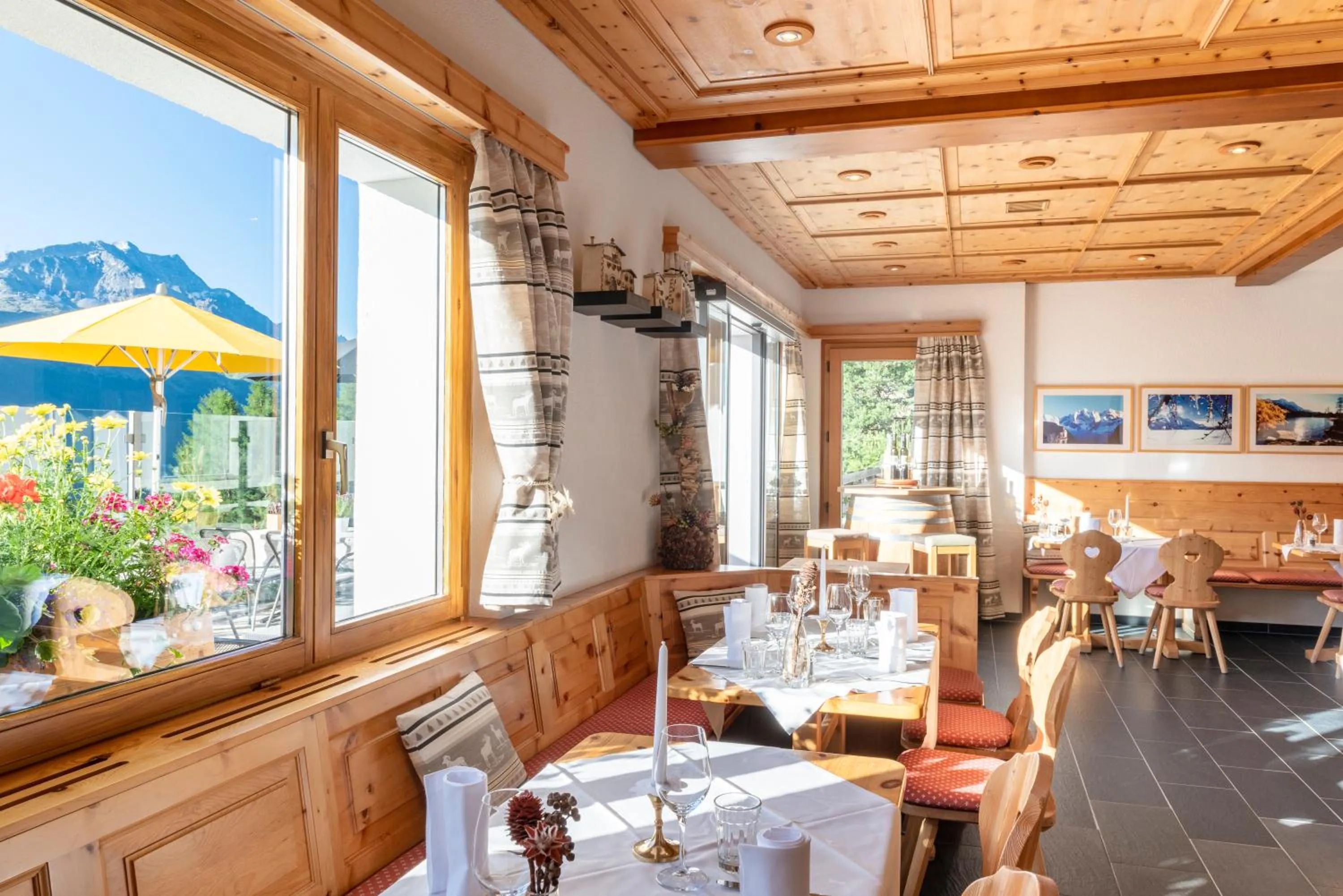 Restaurant/places to eat in Hostel by Randolins