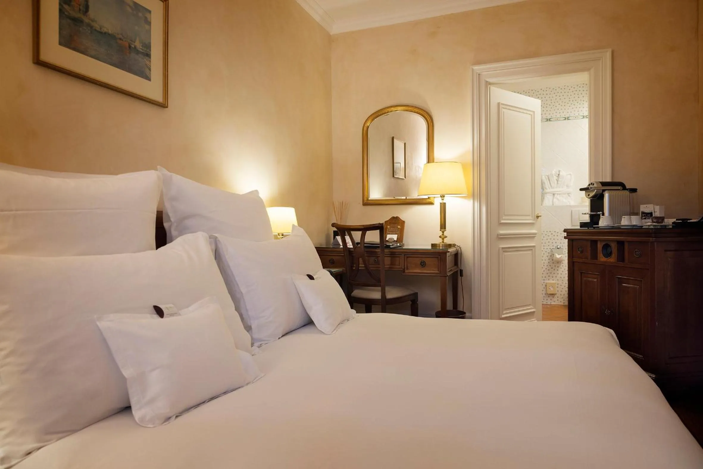 Bedroom, Bed in Domaine de Châteauvieux