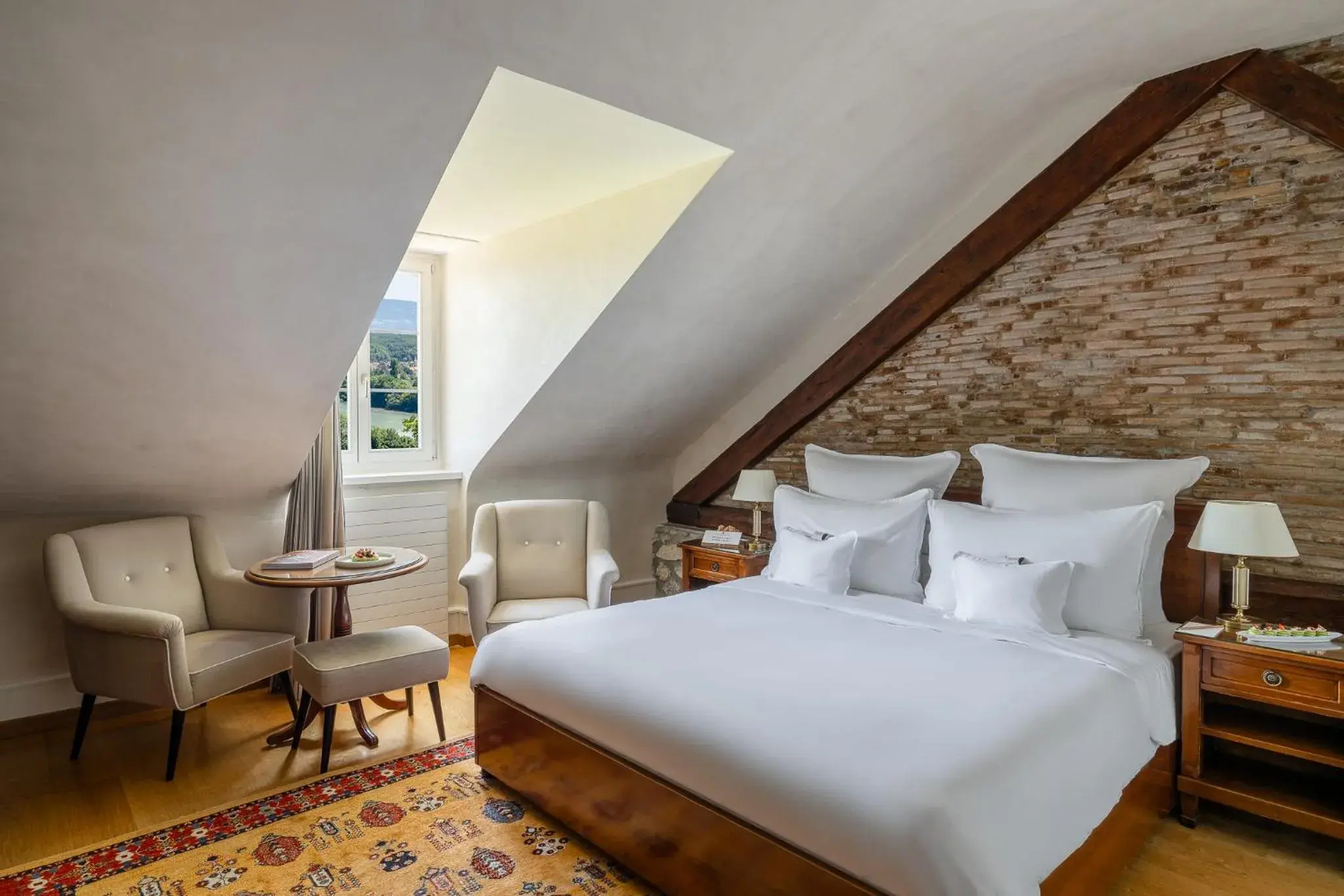 Deluxe Double Room in Domaine de Châteauvieux Deluxe Double Room in Domaine de Châteauvieux