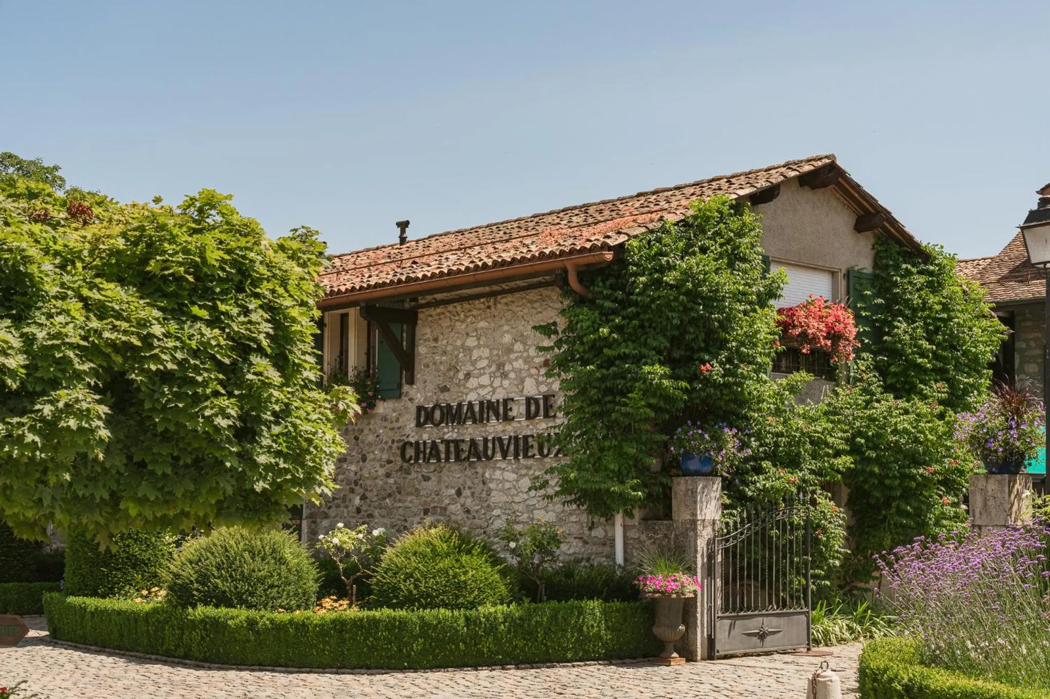 Property building in Domaine de Châteauvieux