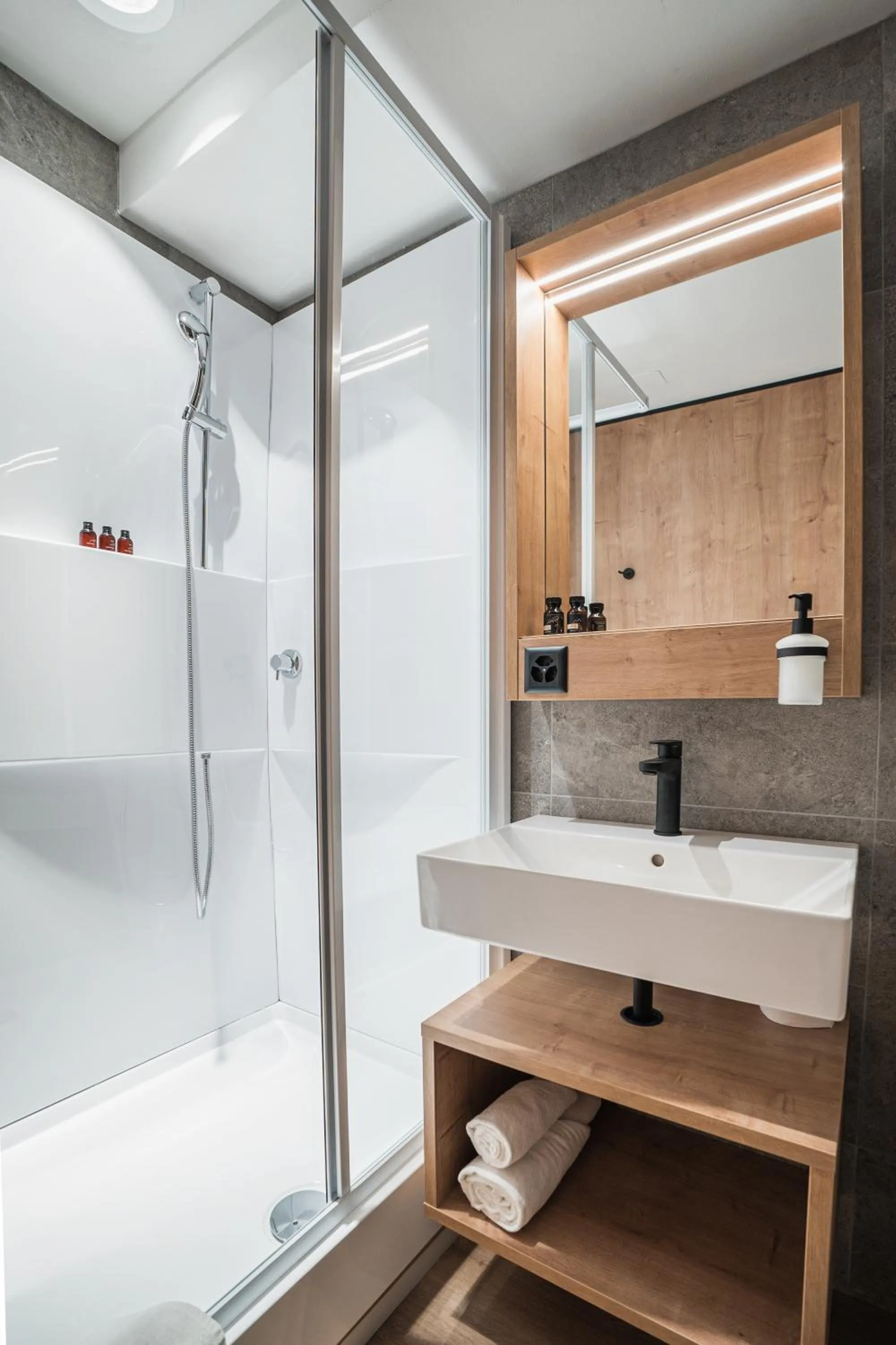 Shower in Hotel Brocco & Posta