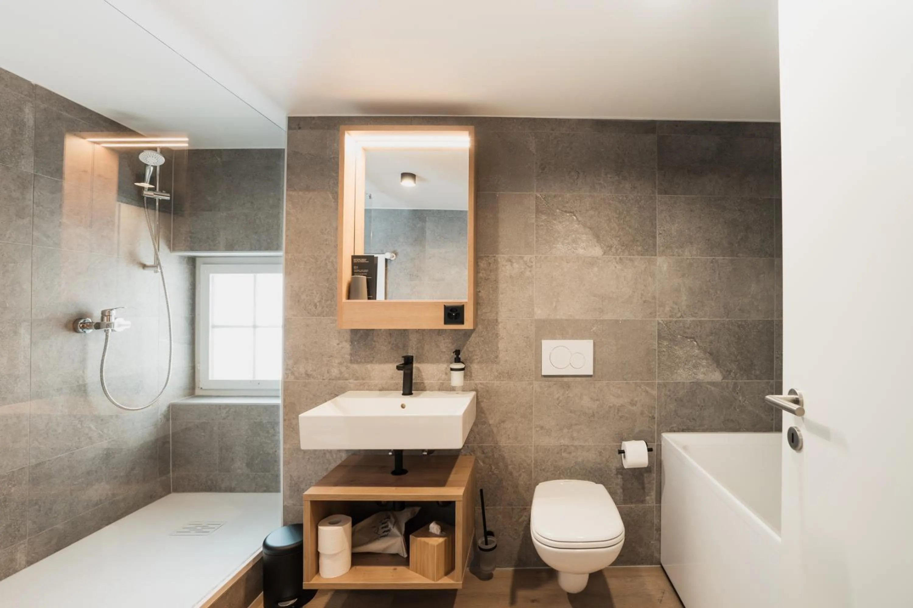 Shower in Hotel Brocco & Posta