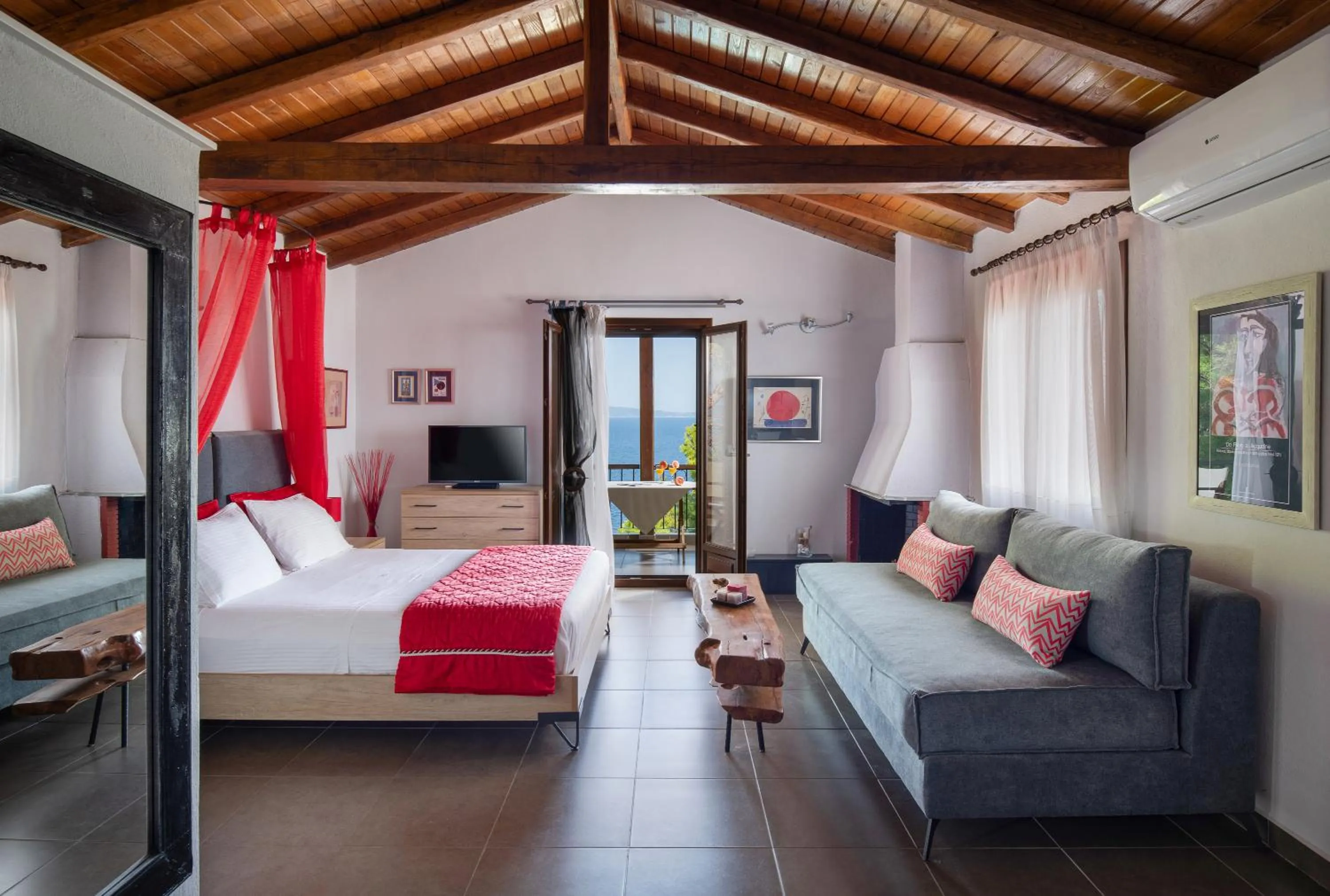 Photo of the whole room, Bed in Heos Accommodation