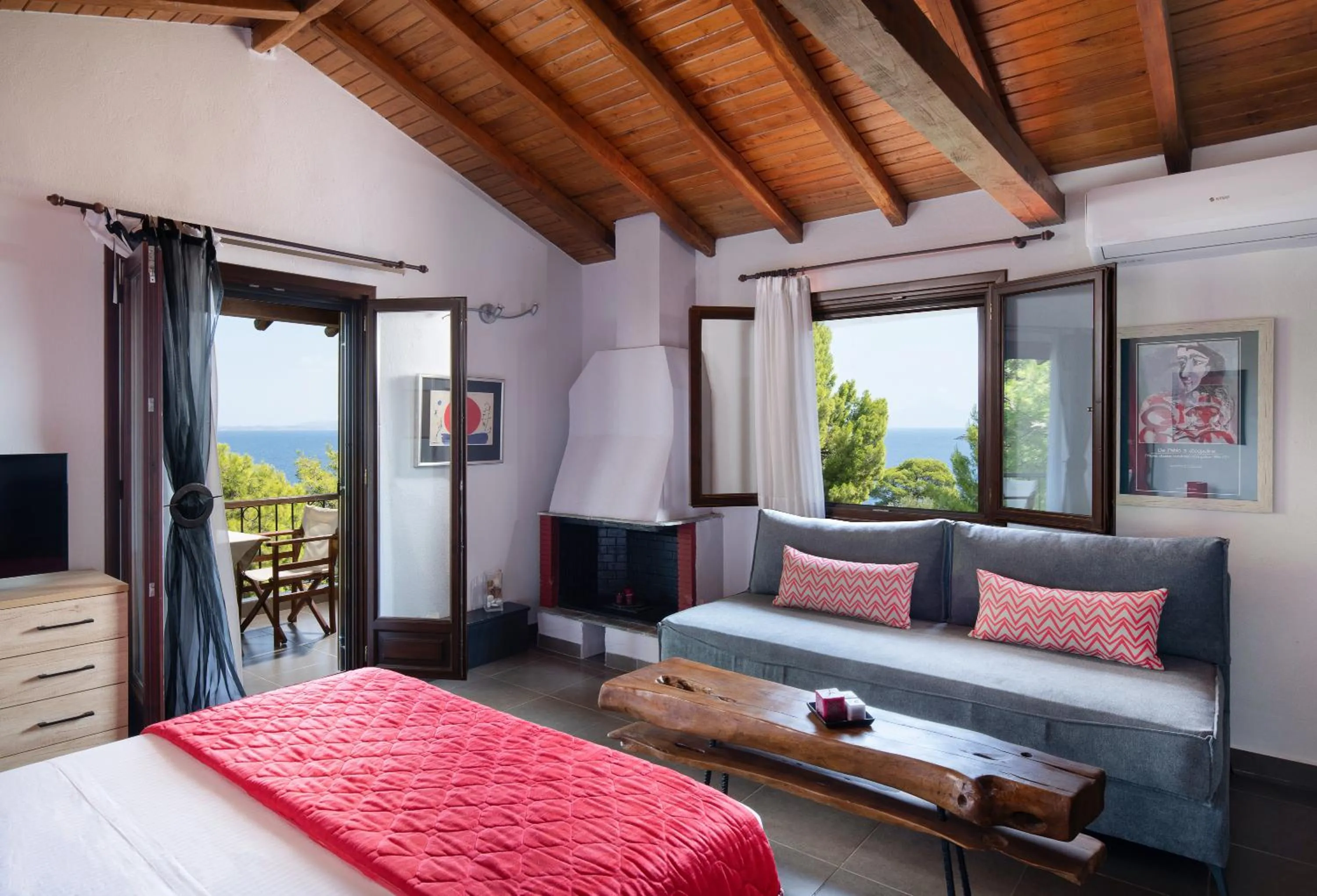 Photo of the whole room, Bed in Heos Accommodation