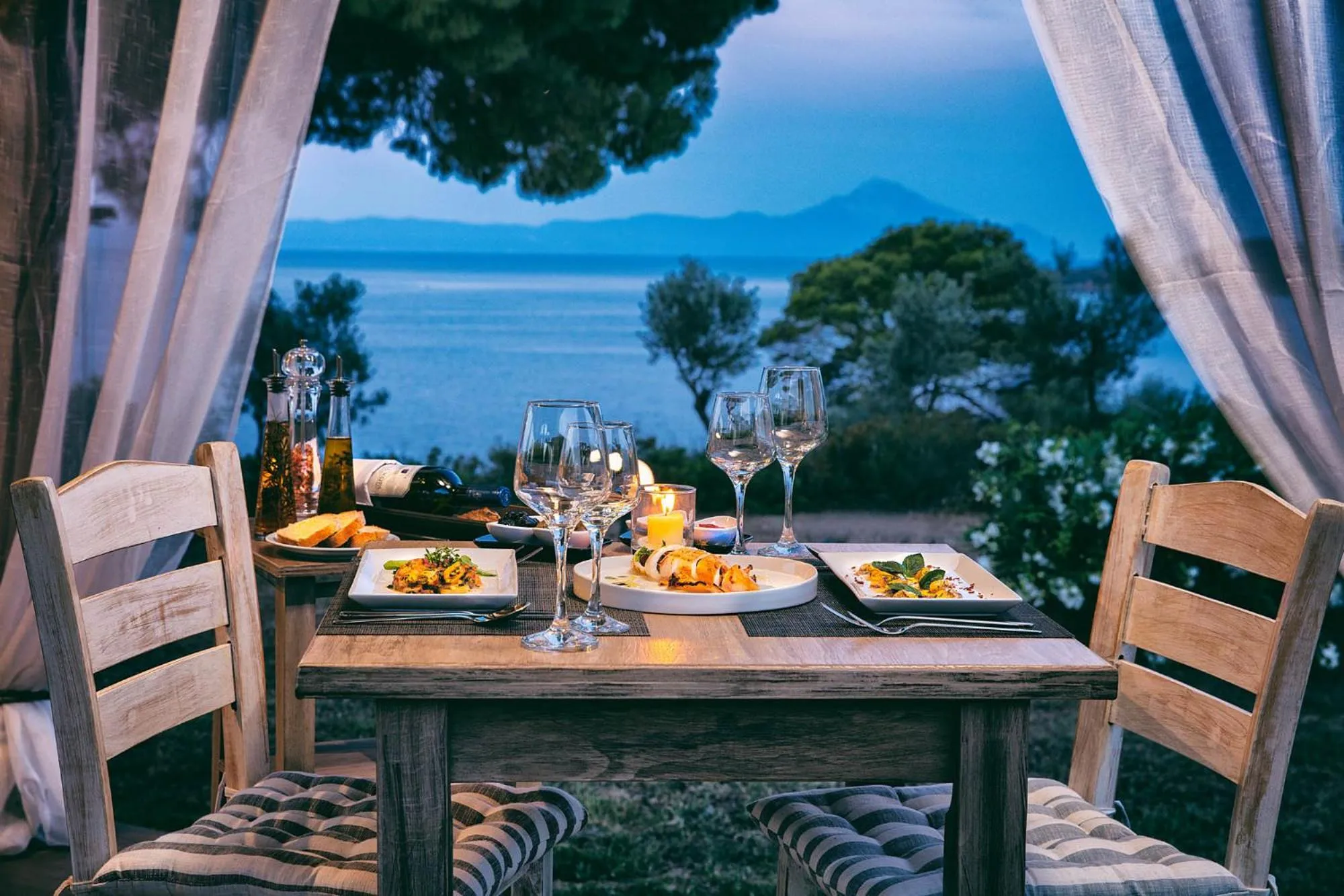 Restaurant/places to eat in Heos Accommodation