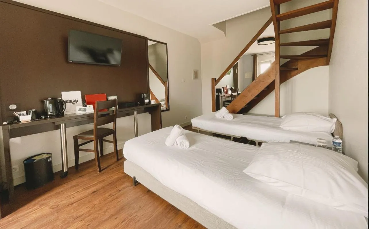 Bedroom, Bed in Manoir de Kerhuel de Quimper