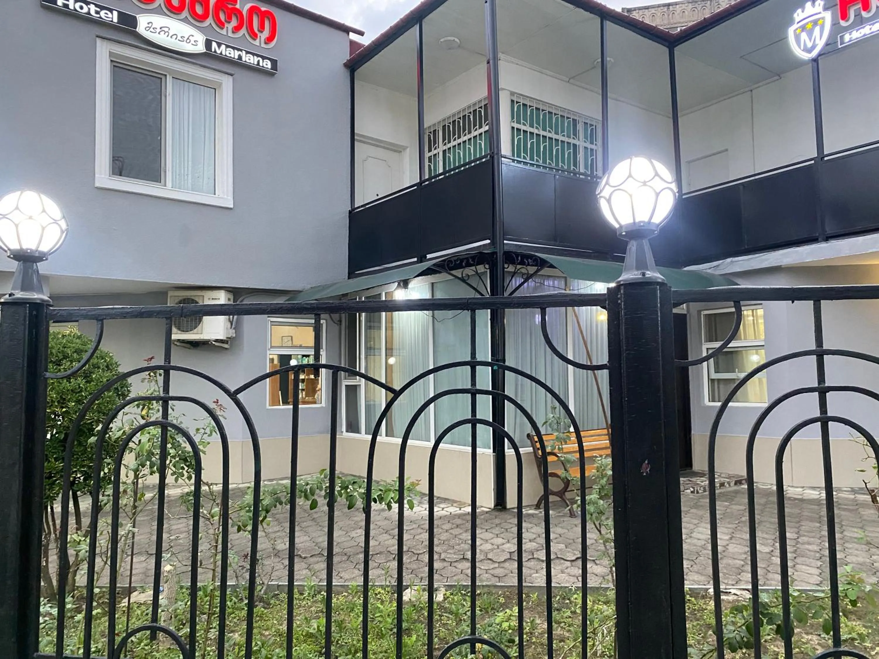 Property building in Hotel Mariana