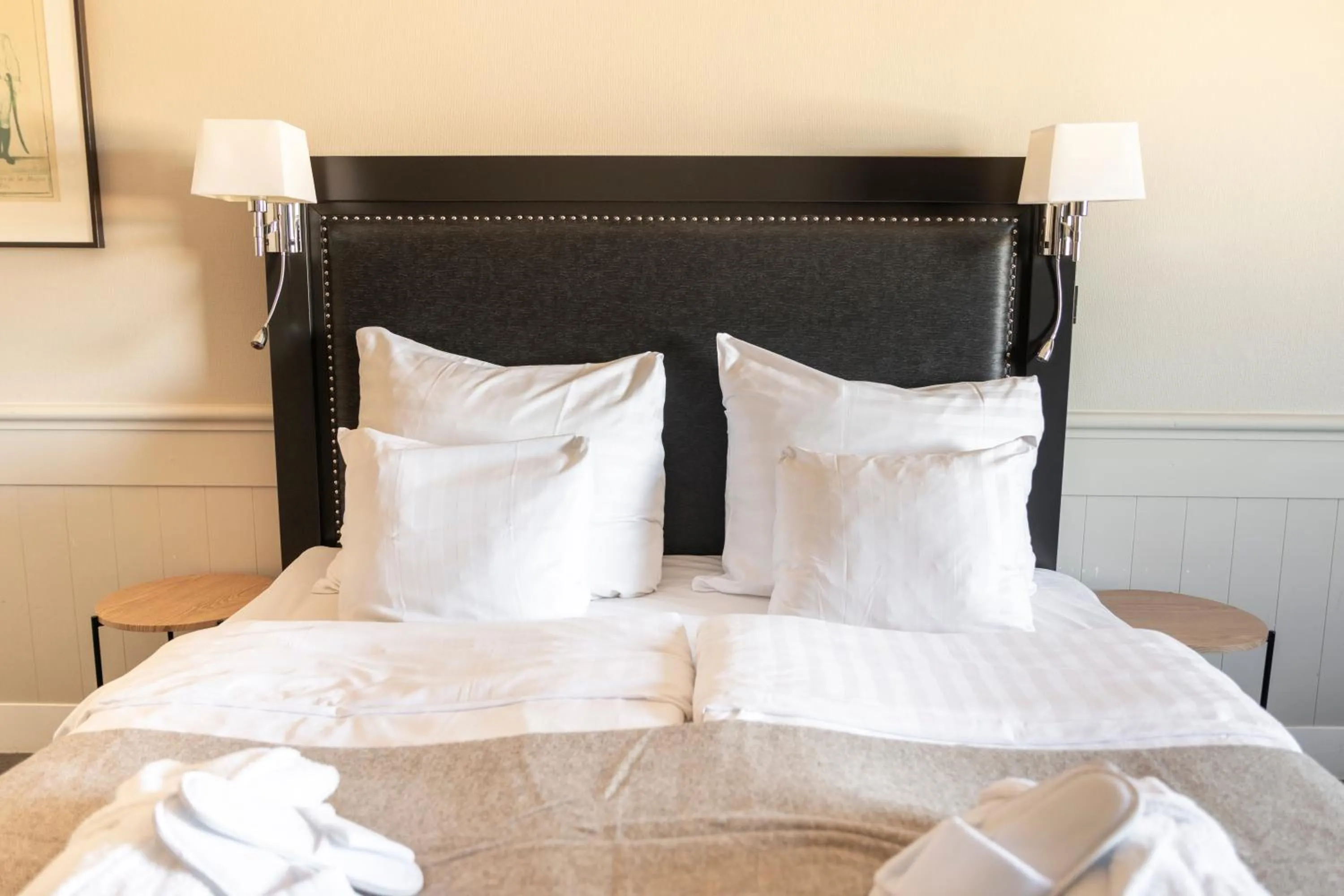 Bed in Home Hotel Tapto