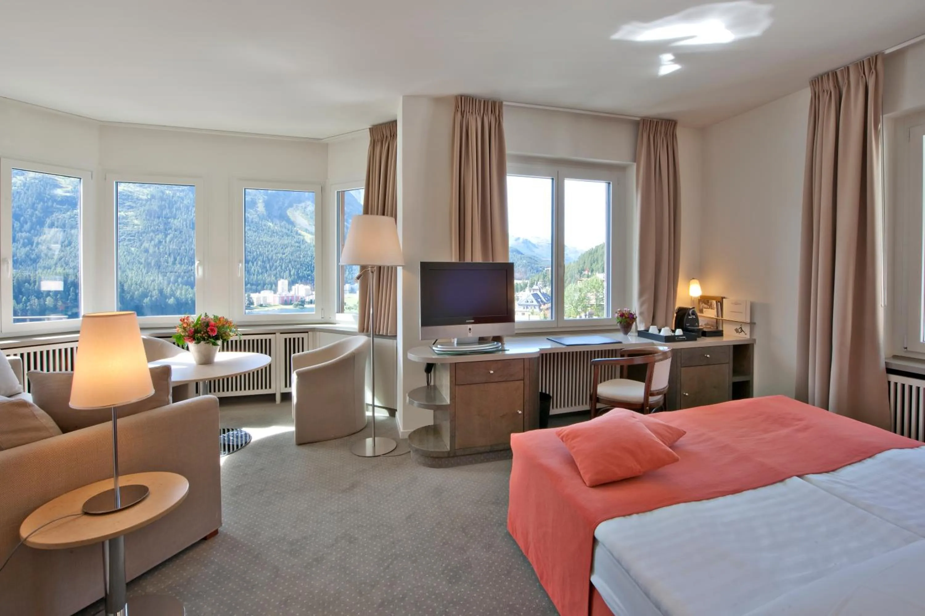 TV and multimedia, Bed in Hotel Schweizerhof St. Moritz
