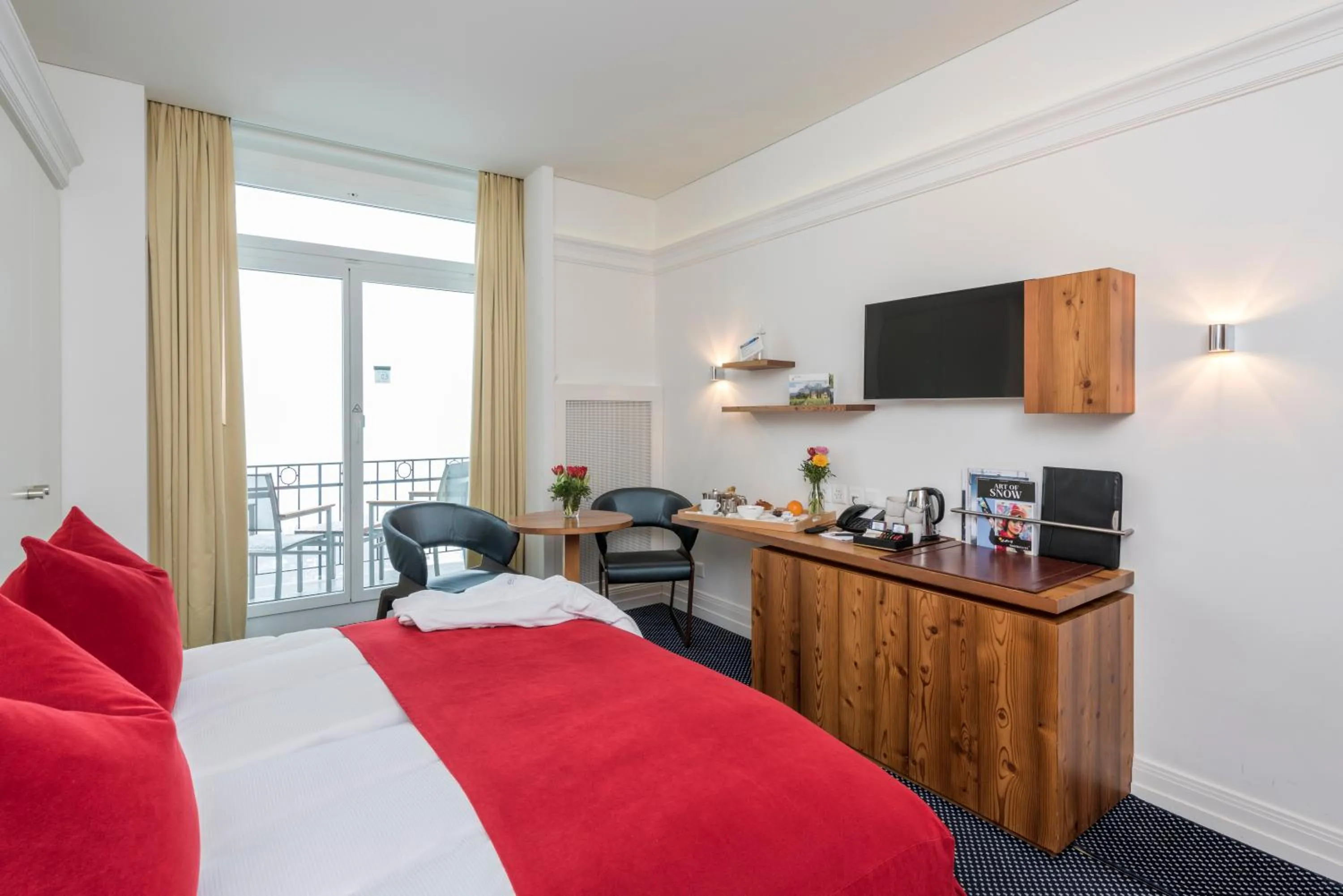 TV and multimedia, Bed in Hotel Schweizerhof St. Moritz