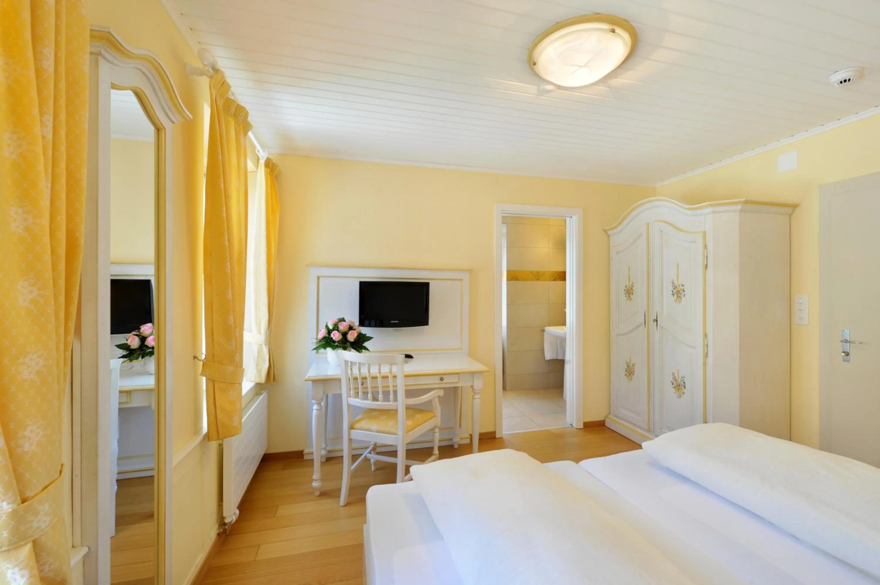 Photo of the whole room, Bed in Seehof Hotel Du Lac