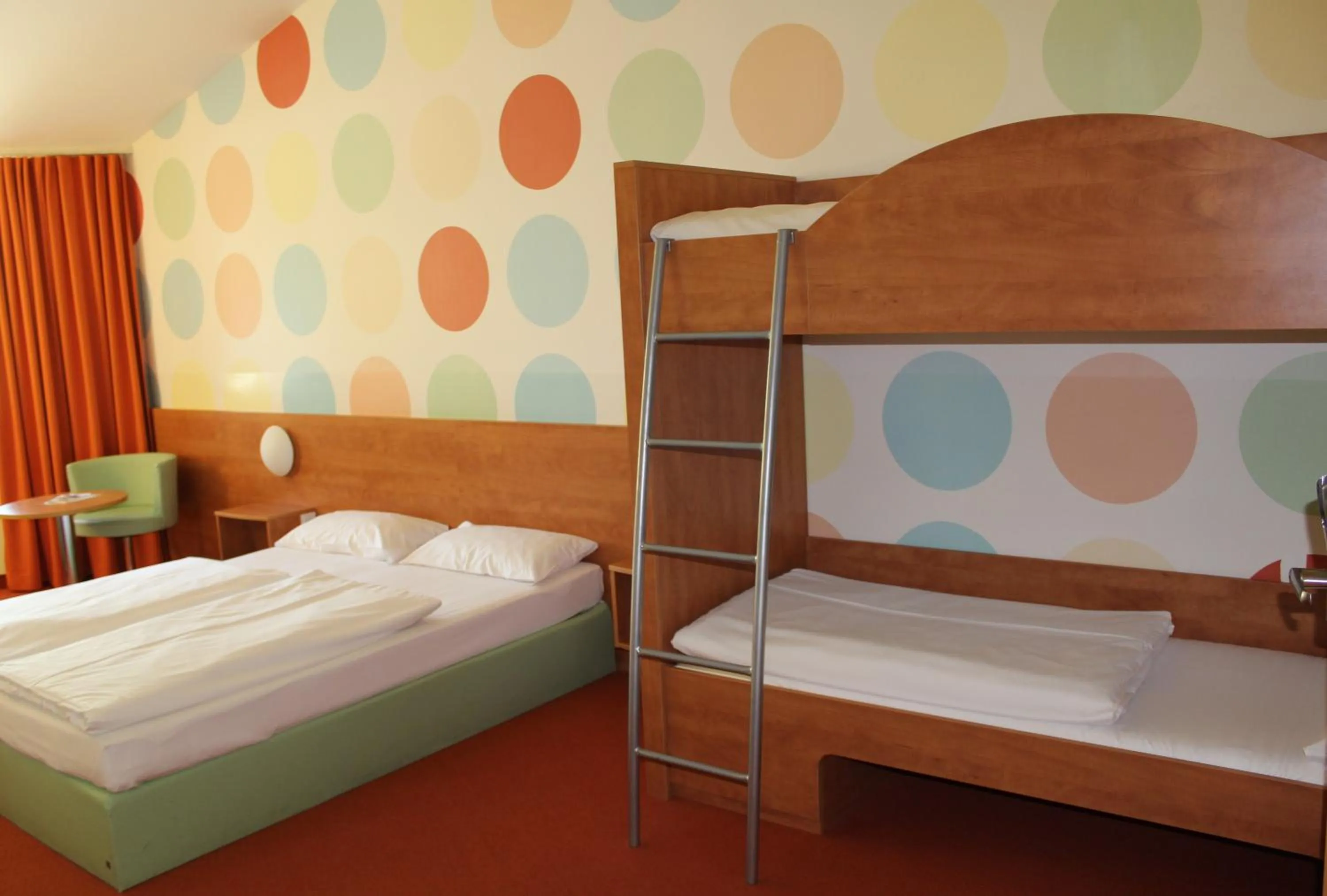 Day, Bed in Hotel Holledau