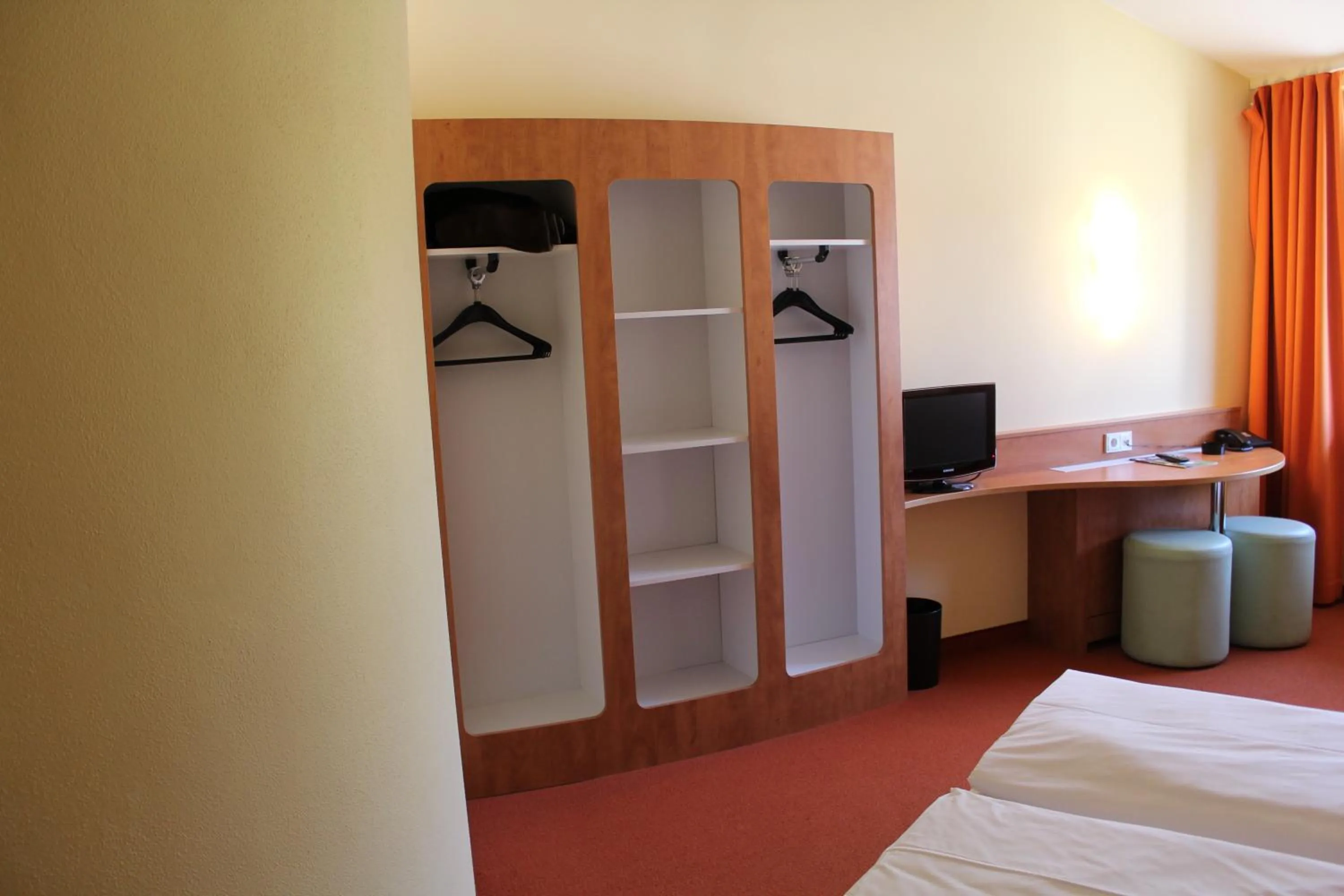 TV and multimedia, Bed in Hotel Holledau