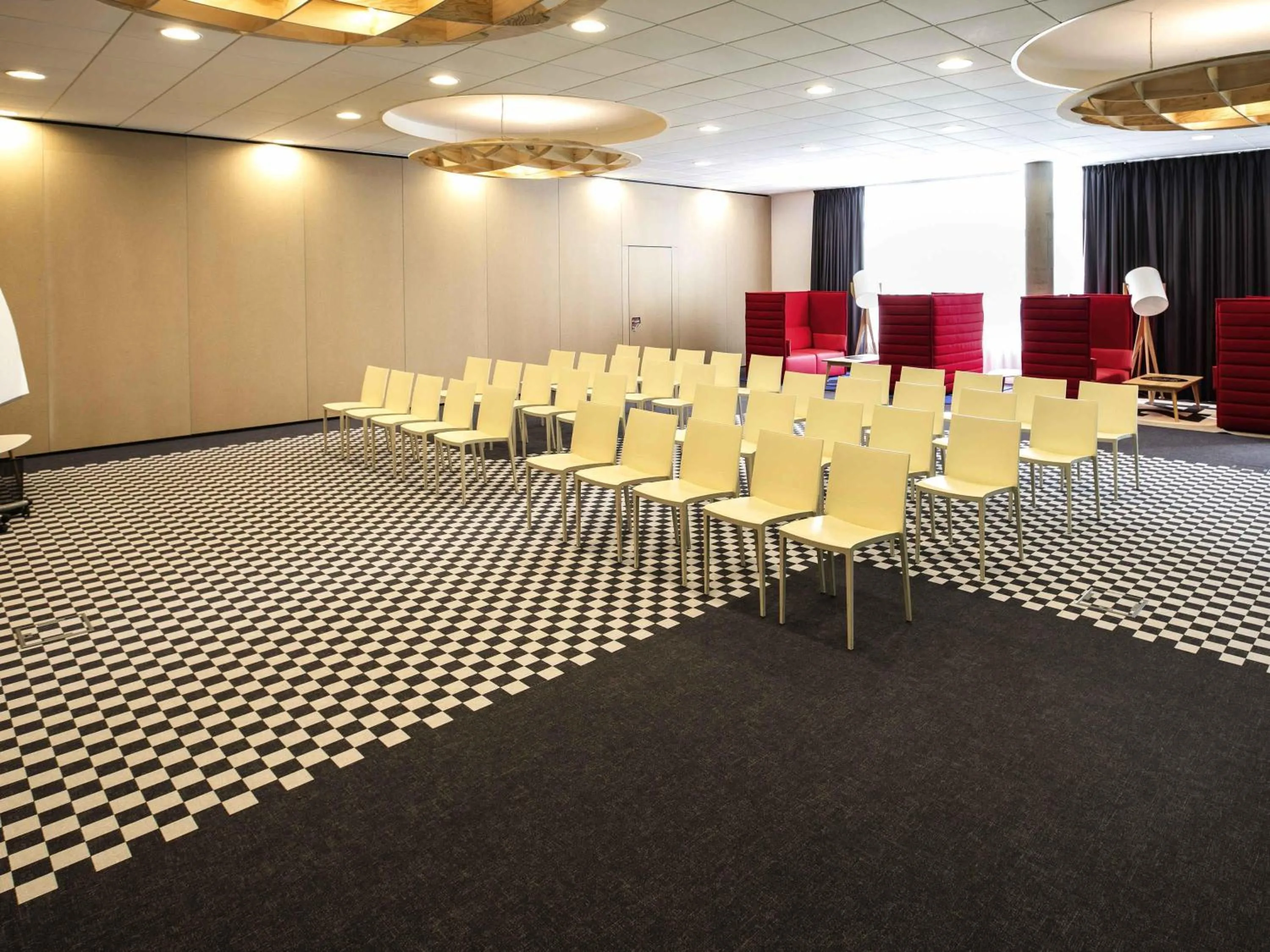 Meeting/conference room in ibis Styles Le Mans Sud Mulsanne
