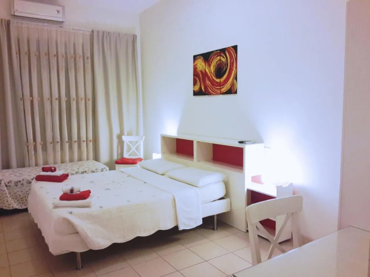 Property building, Bed in Bed and Breakfast Trestelle