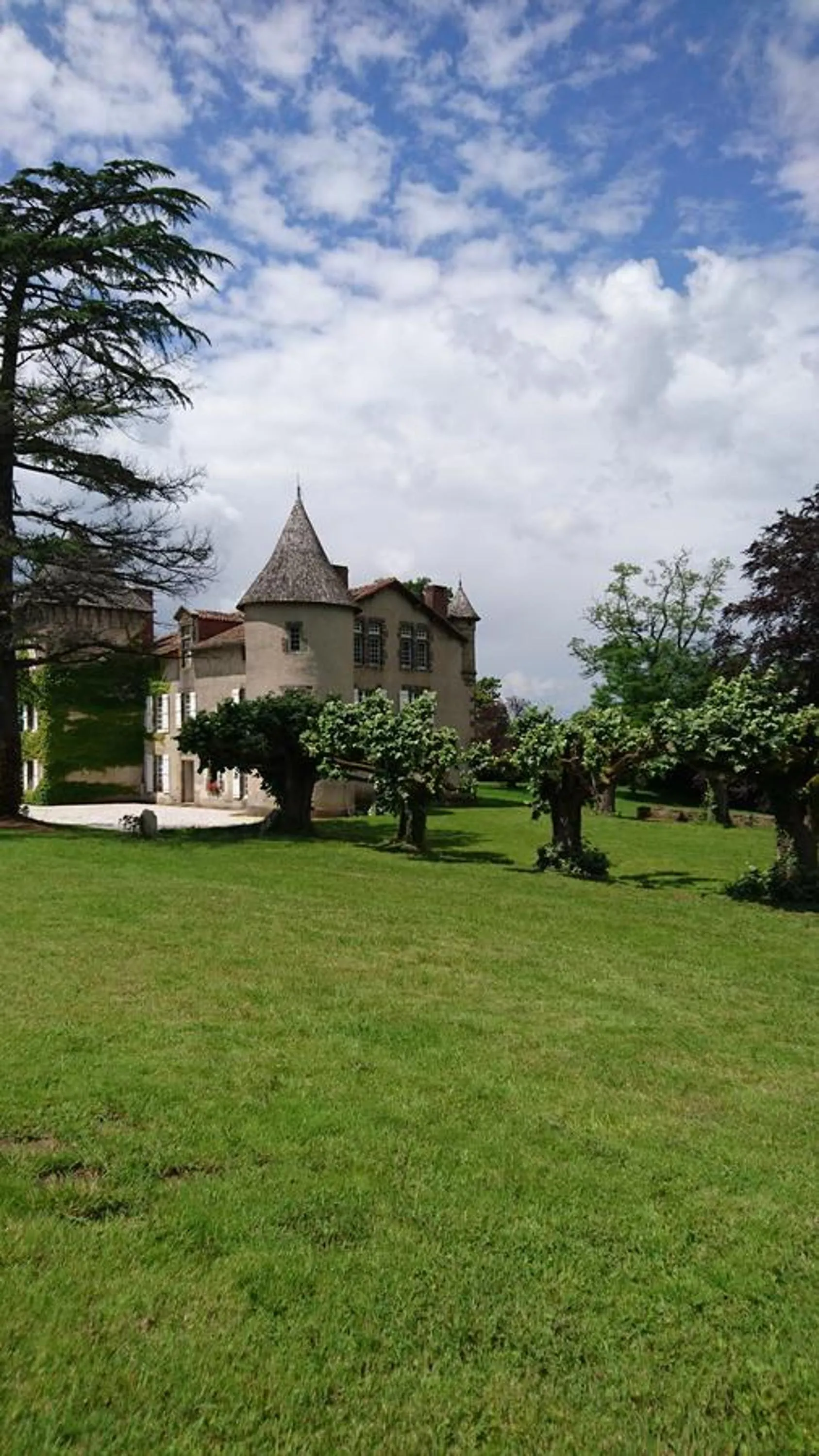 Day in Pierre Deluen Domaine de la Grange de Quaire