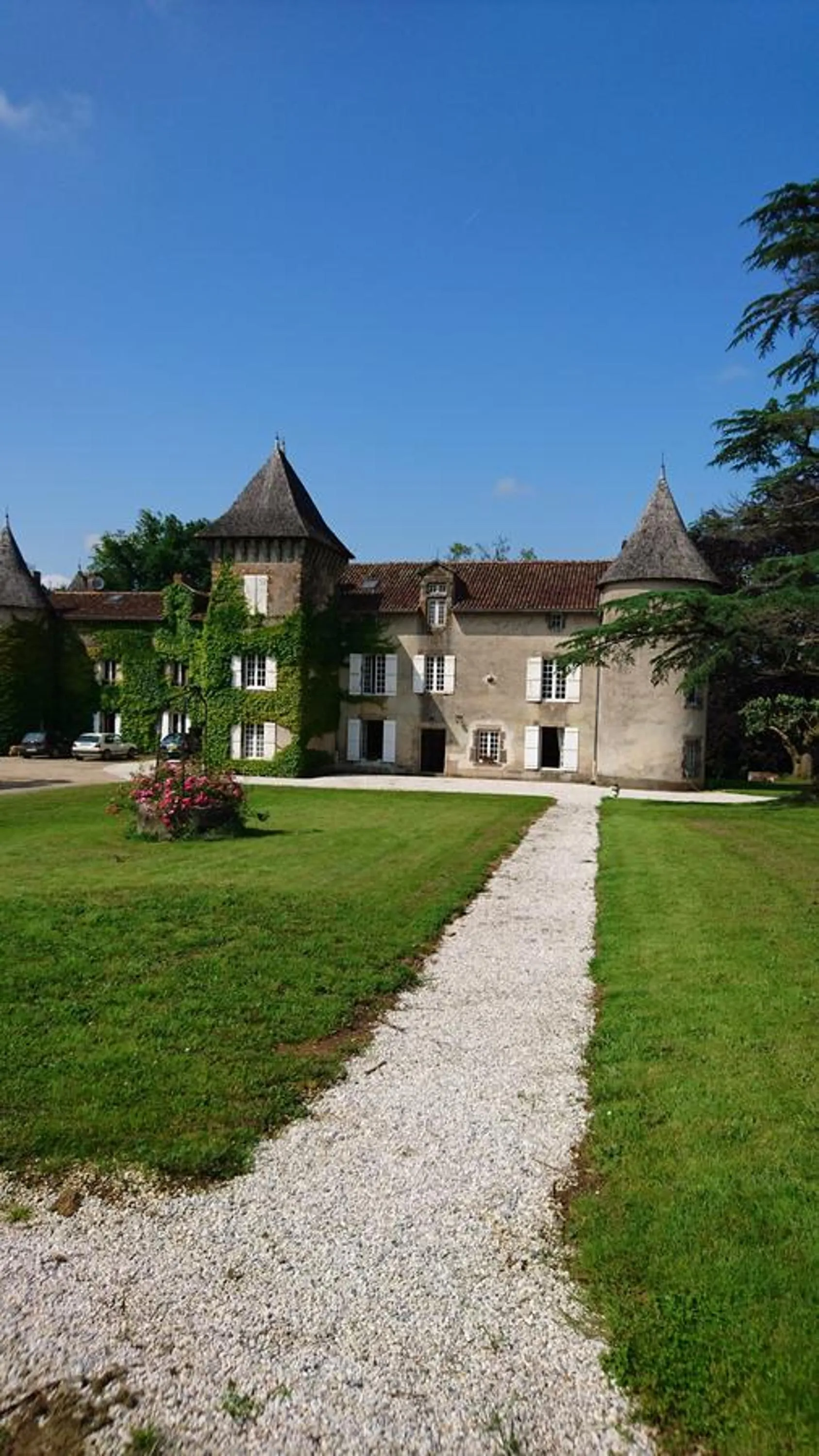 Property building in Pierre Deluen Domaine de la Grange de Quaire