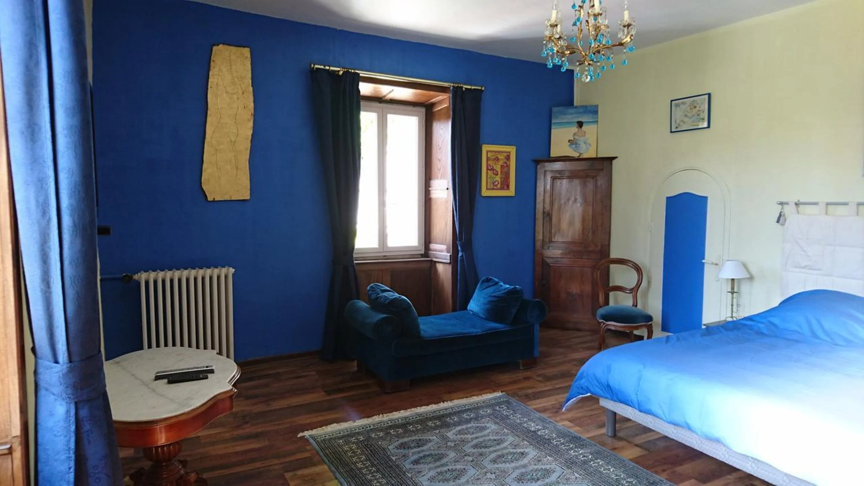 Day, Bed in Pierre Deluen Domaine de la Grange de Quaire