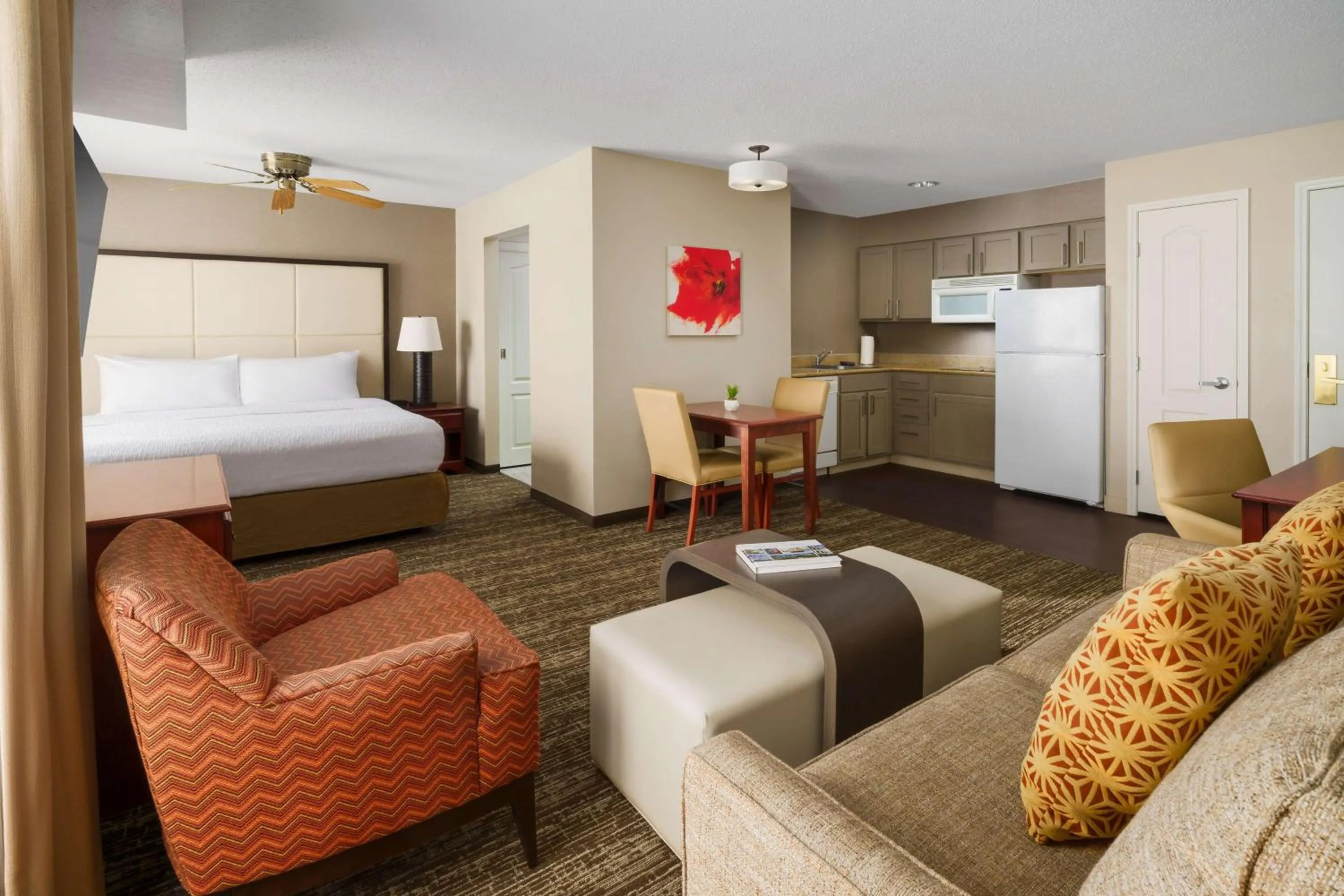 Kitchen or kitchenette, Bed in Homewood Suites by Hilton Providence-Warwick