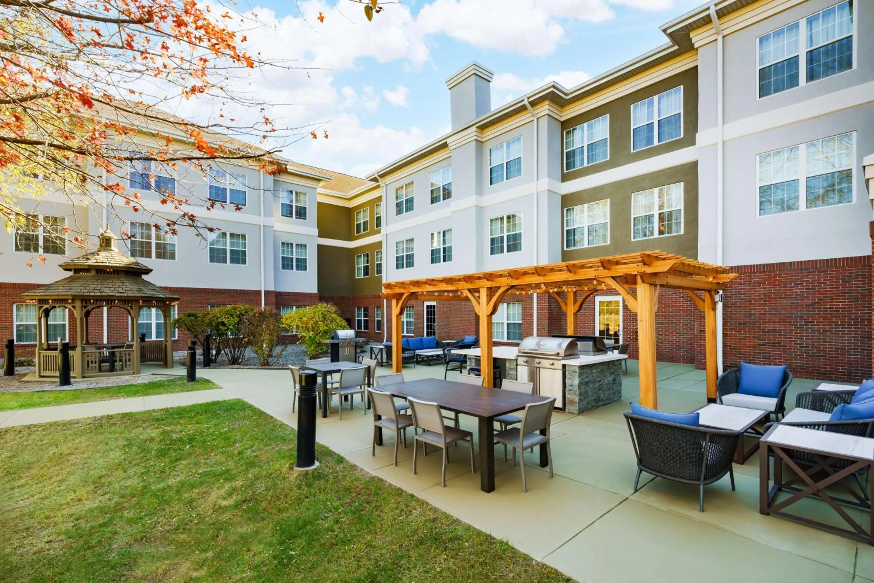 Dining area in Homewood Suites by Hilton Providence-Warwick