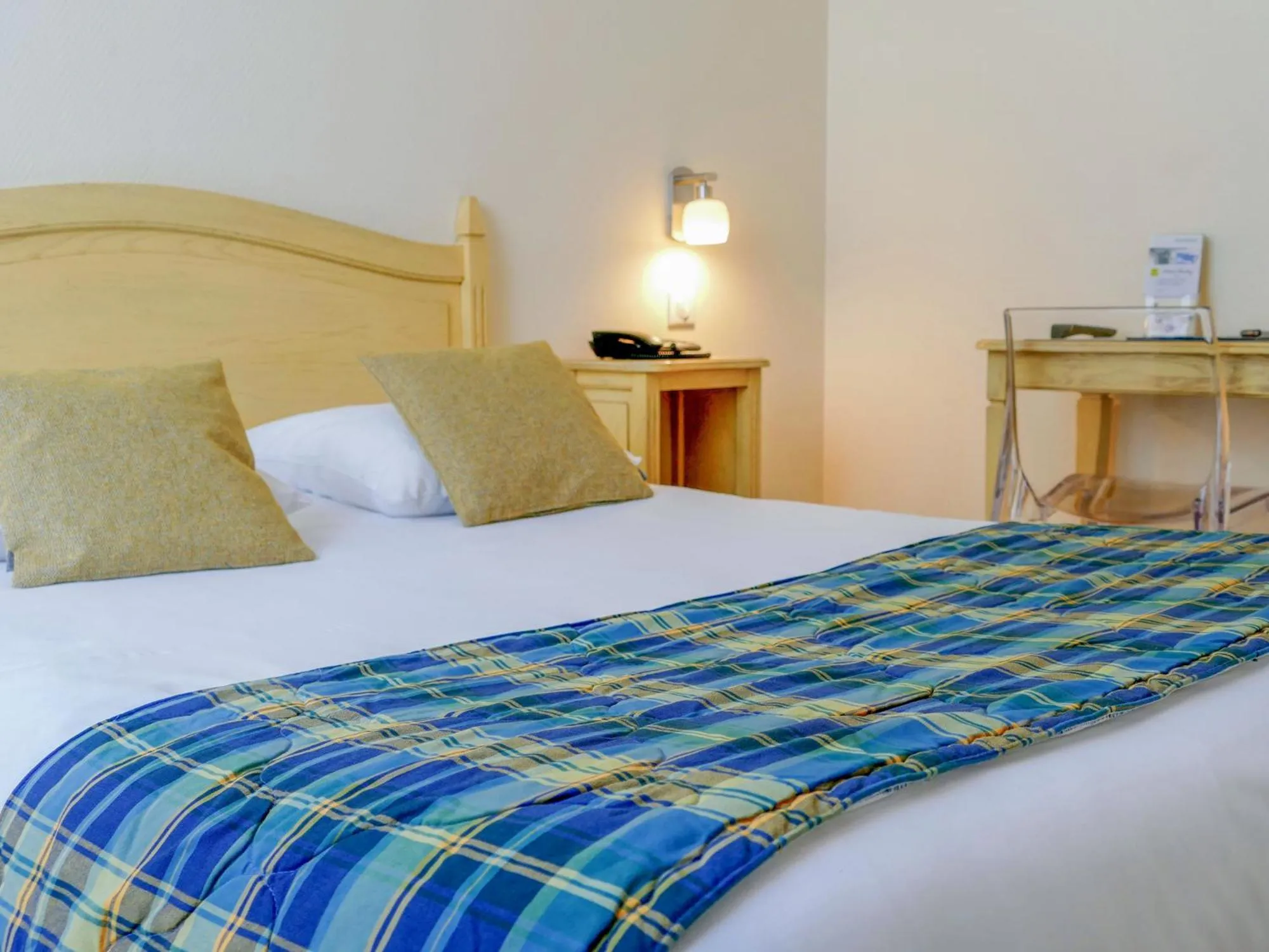 Bed in Hotel Berlioz Basel Airport