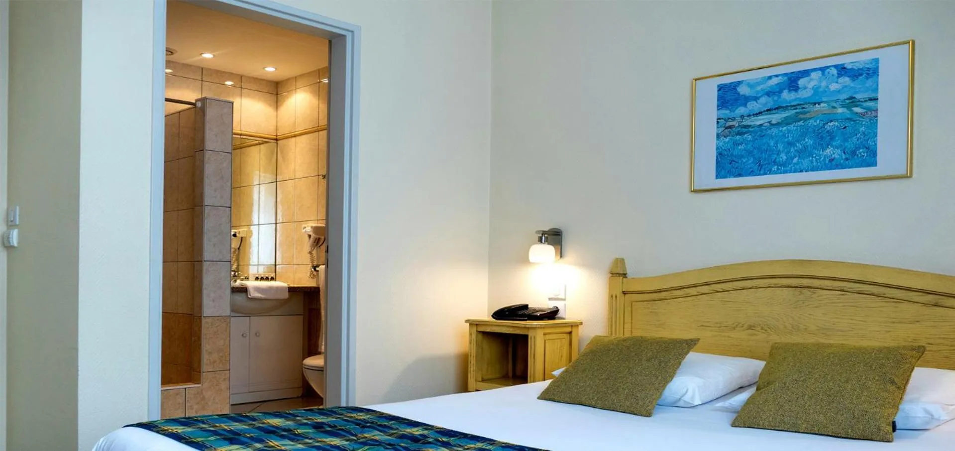 Bed in Hotel Berlioz Basel Airport